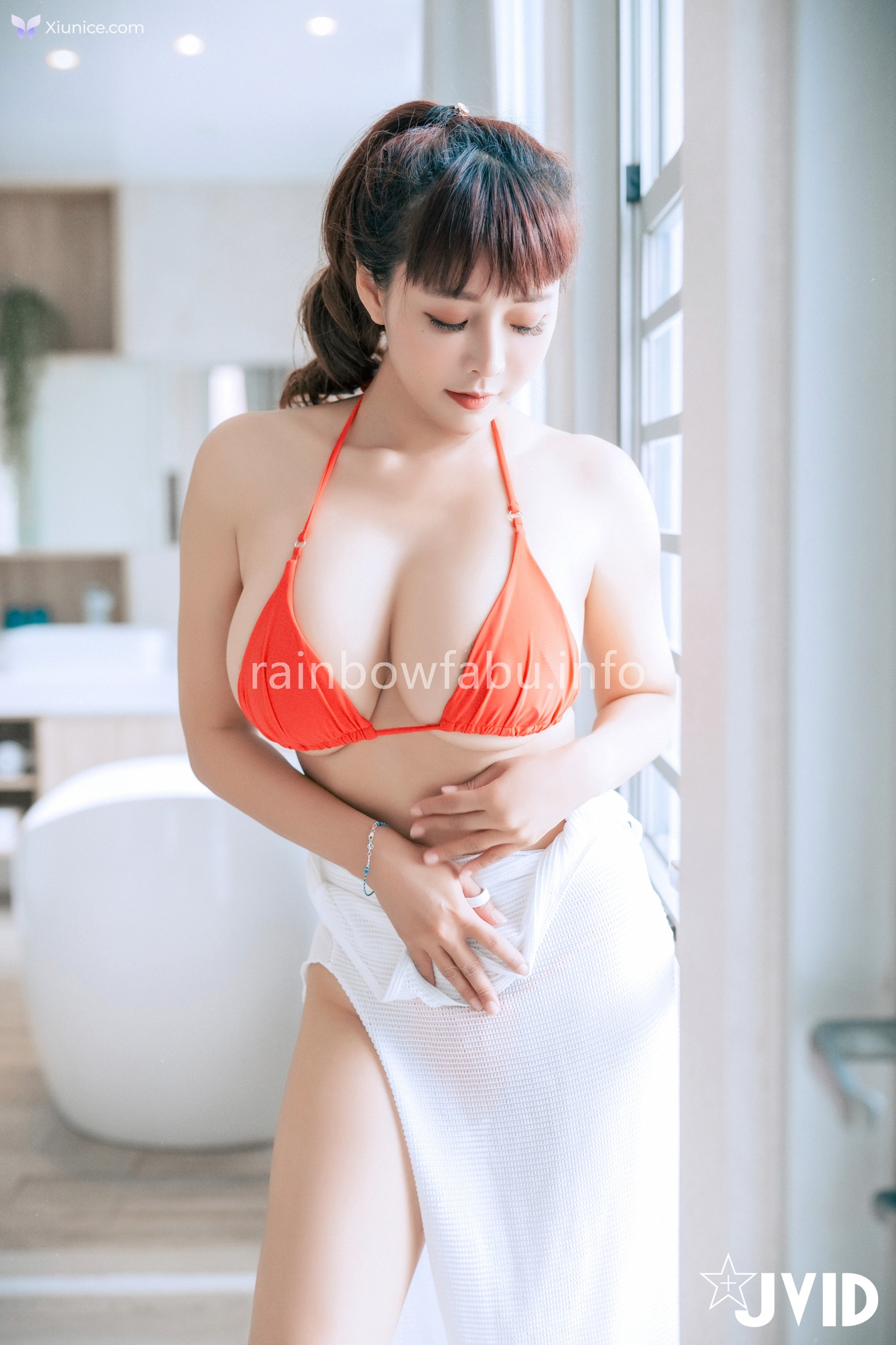 JVID Lele 樂樂 – 濕身露出豪乳 開腿露鮑 誘惑丈夫下屬後入猛撞 暴力巨乳搖晃淫蕩人妻濕身誘惑 第31张