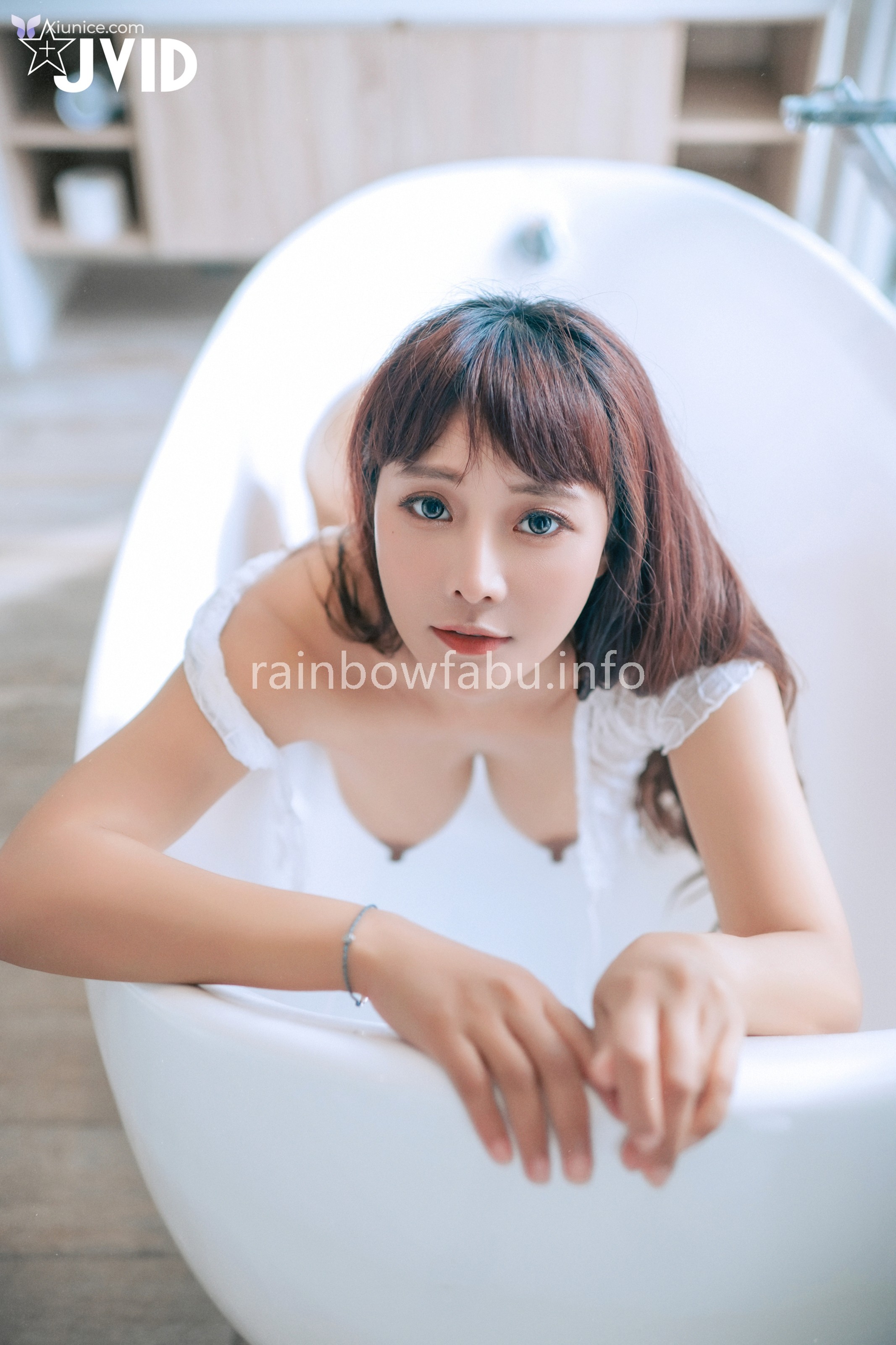 JVID Lele 樂樂 – 濕身露出豪乳 開腿露鮑 誘惑丈夫下屬後入猛撞 暴力巨乳搖晃淫蕩人妻濕身誘惑 第58张
