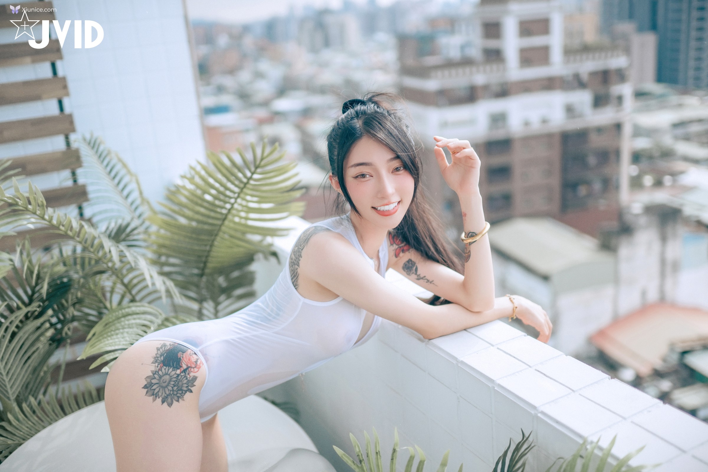 JVID 飄飄哥 – 濕身透點情慾互動超透膚の激色比基尼飄飄哥遭揉胸抓奶畫面淫慾滿點嫩鮑慘遭魔爪襲擊開擋史庫水透出白虎形狀超誘人 第293张