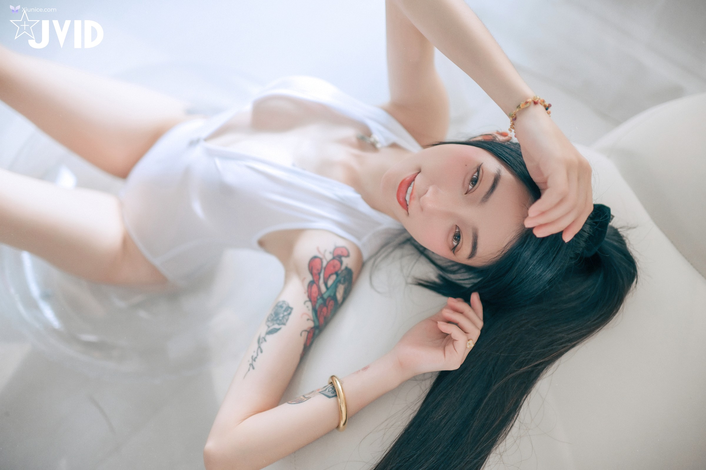 JVID 飄飄哥 – 濕身透點情慾互動超透膚の激色比基尼飄飄哥遭揉胸抓奶畫面淫慾滿點嫩鮑慘遭魔爪襲擊開擋史庫水透出白虎形狀超誘人 第27张