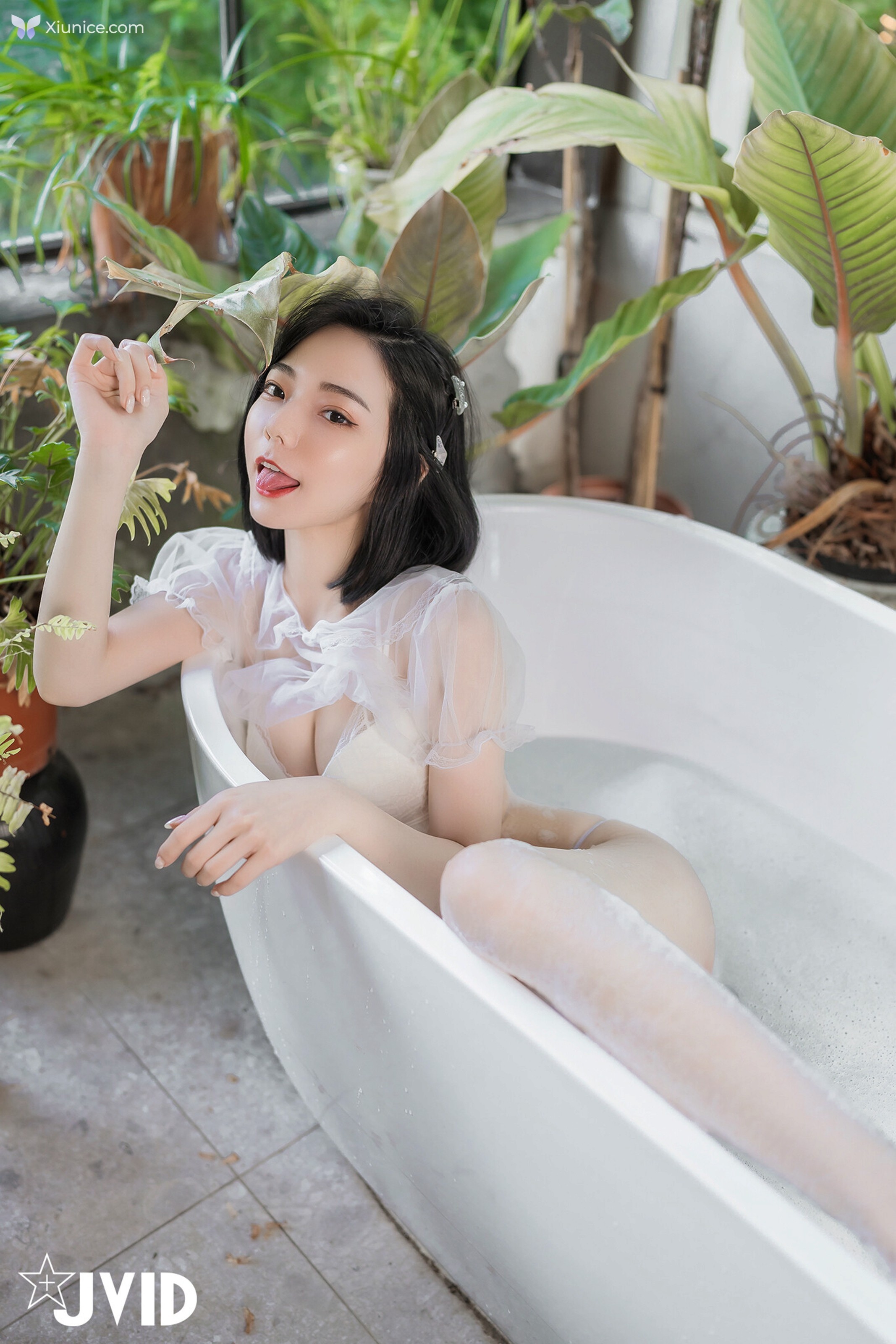 JVID 啾啾 – 誤闖莊園窺探心儀女神啾啾 入浴反被誘惑勾引 第49张