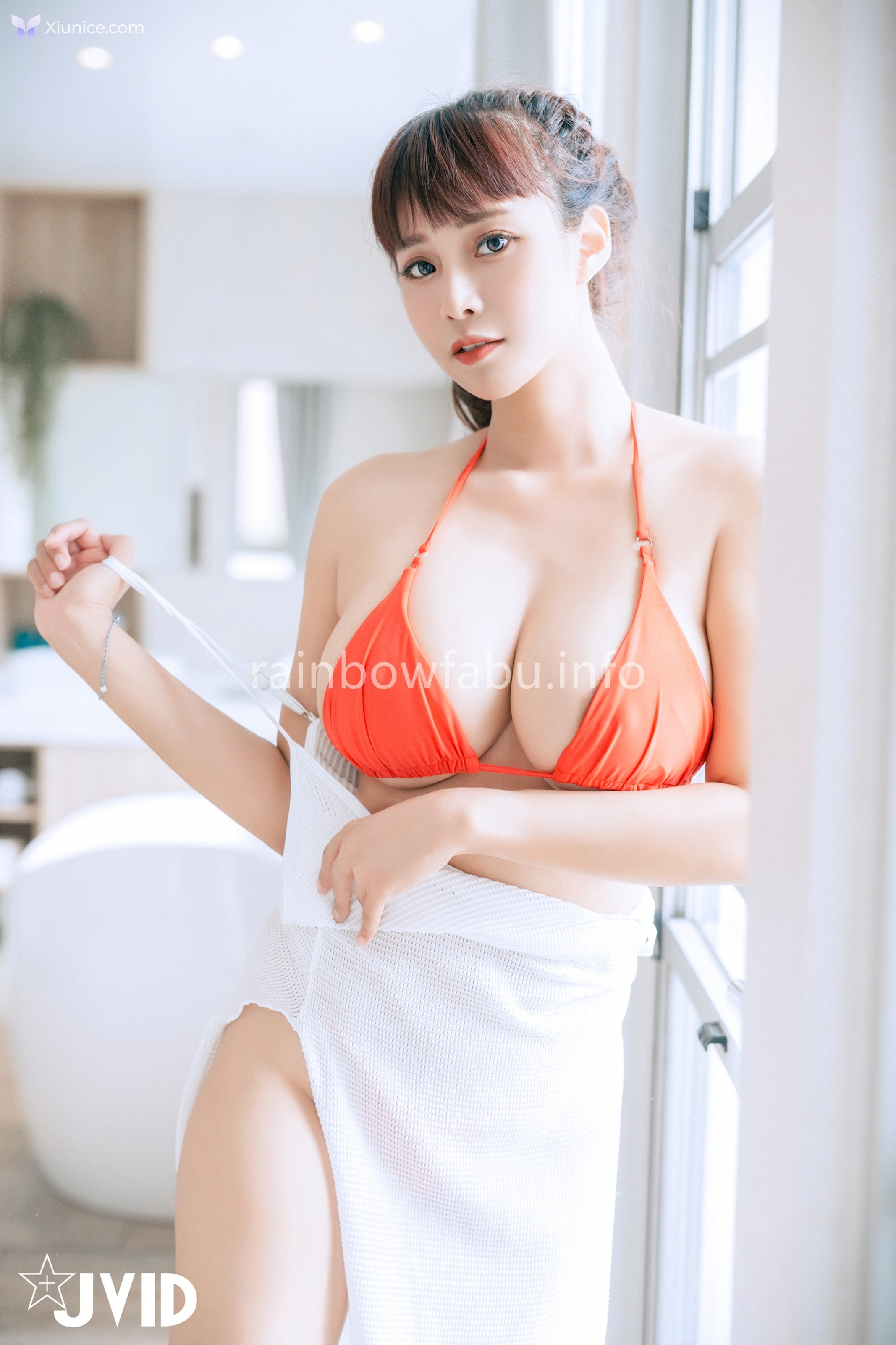 JVID Lele 樂樂 – 濕身露出豪乳 開腿露鮑 誘惑丈夫下屬後入猛撞 暴力巨乳搖晃淫蕩人妻濕身誘惑 第95张