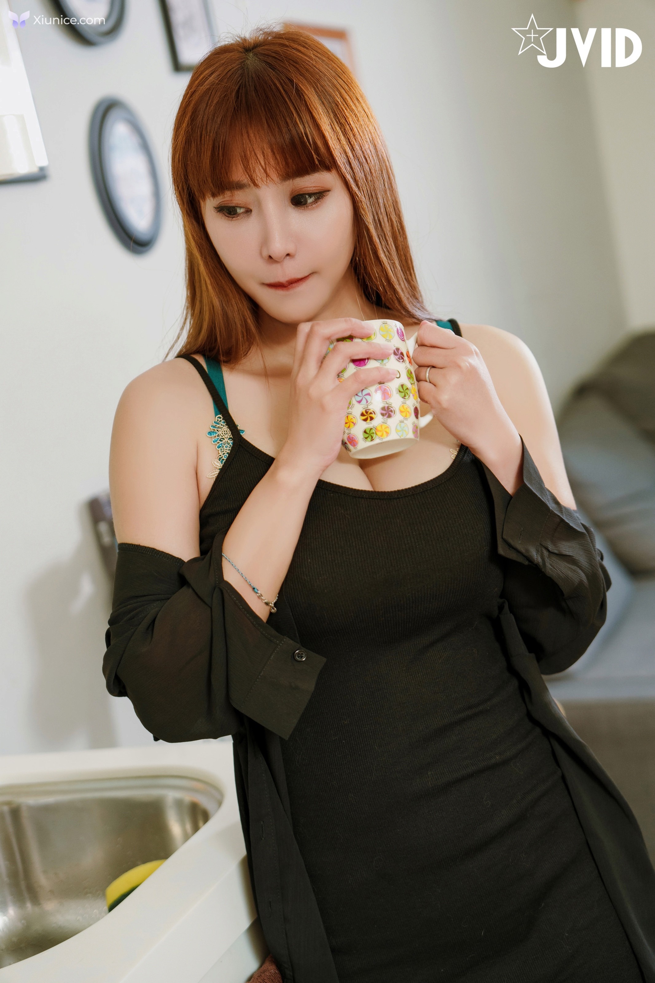 JVID Lele 樂樂 – 在下屬面前強姦他老婆讓下屬好好看看自己老婆為了滿足上司賣力搖晃自己淫蕩身體最後還射在妻子身上給足了滿滿的愛液 第30张