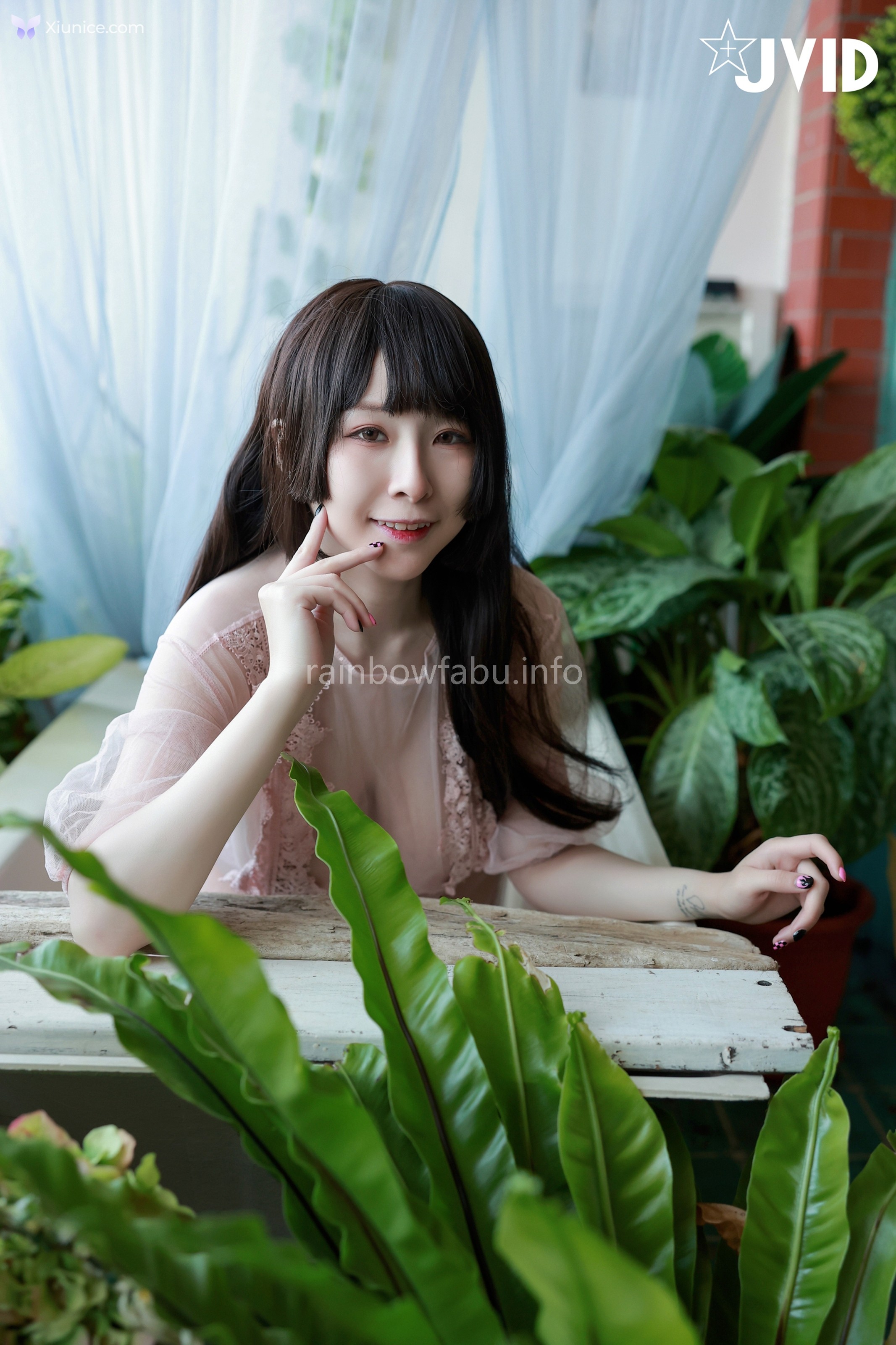 JVID 黎菲兒 – 菲兒在花叢中蹦出誘人巨乳彈出渾圓翹臀極限邊緣的挑逗 第64张