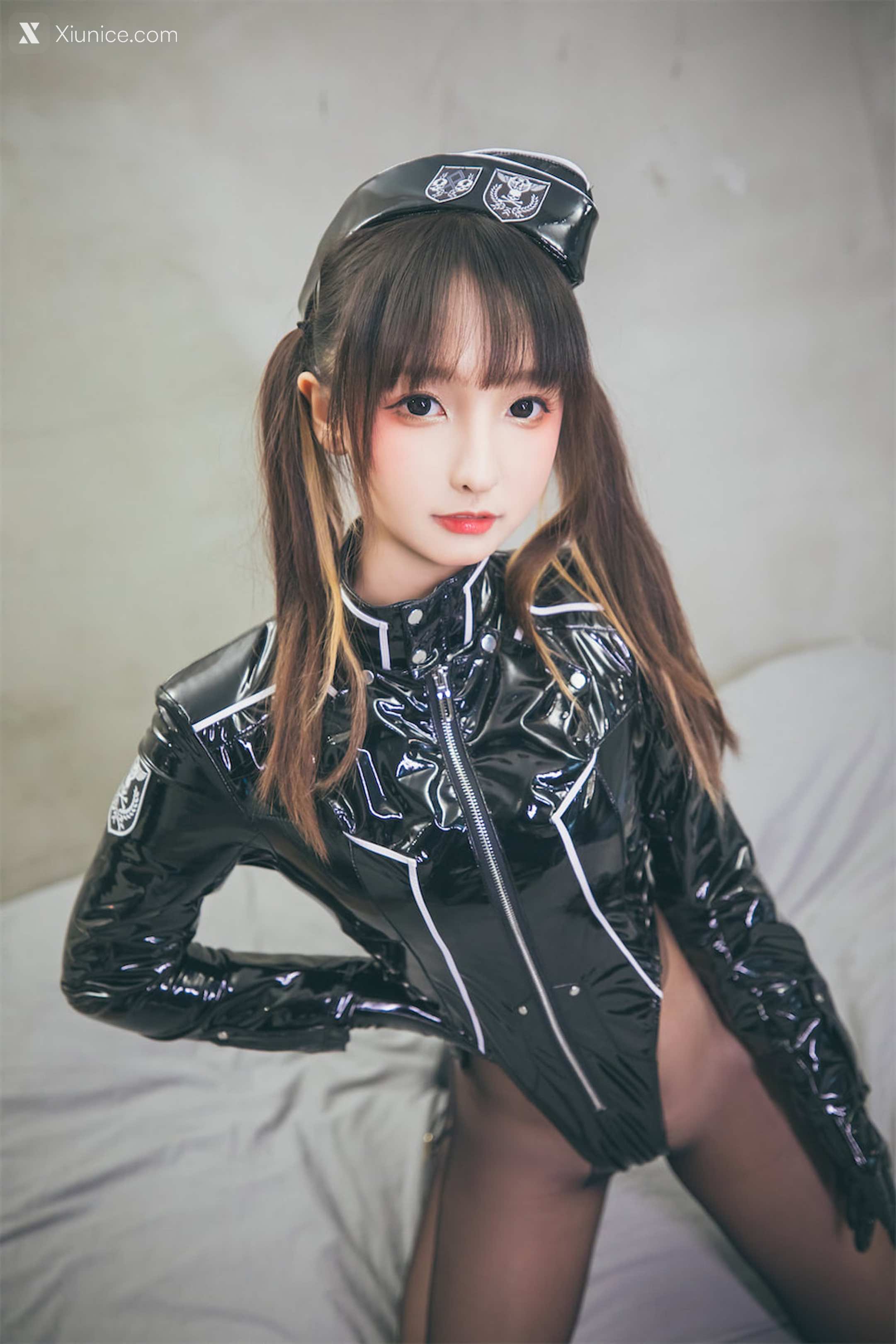 Coser@神楽坂真冬 Vol.081 绝对企画-黑丝皮衣《お帰りなさい、指揮官》 第71张