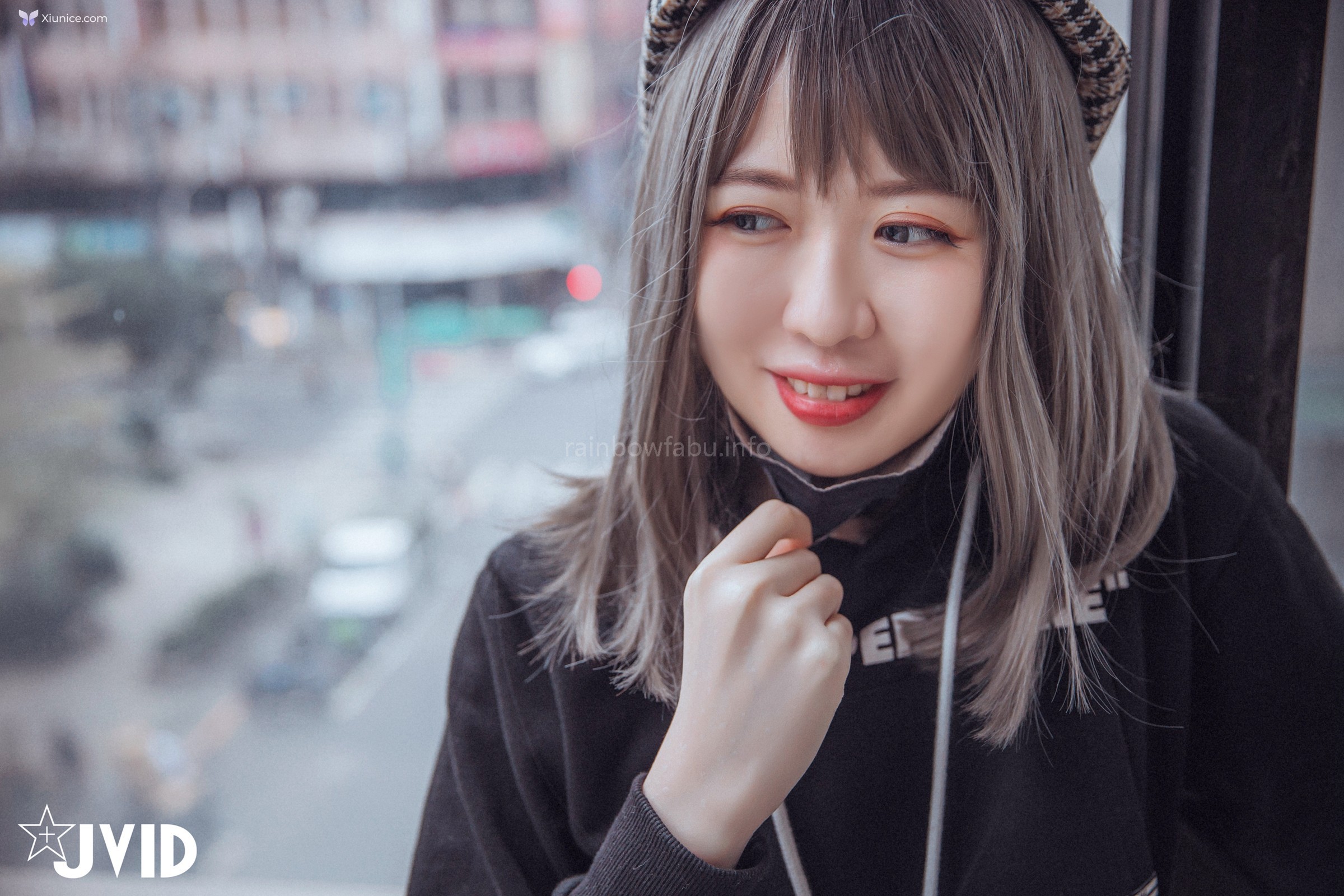 JVID 卯咪 – 纖細身材完美的腰身天使的外表隱藏不了內心的工口平常沒拍照的她兼職做片場修片師 第98张