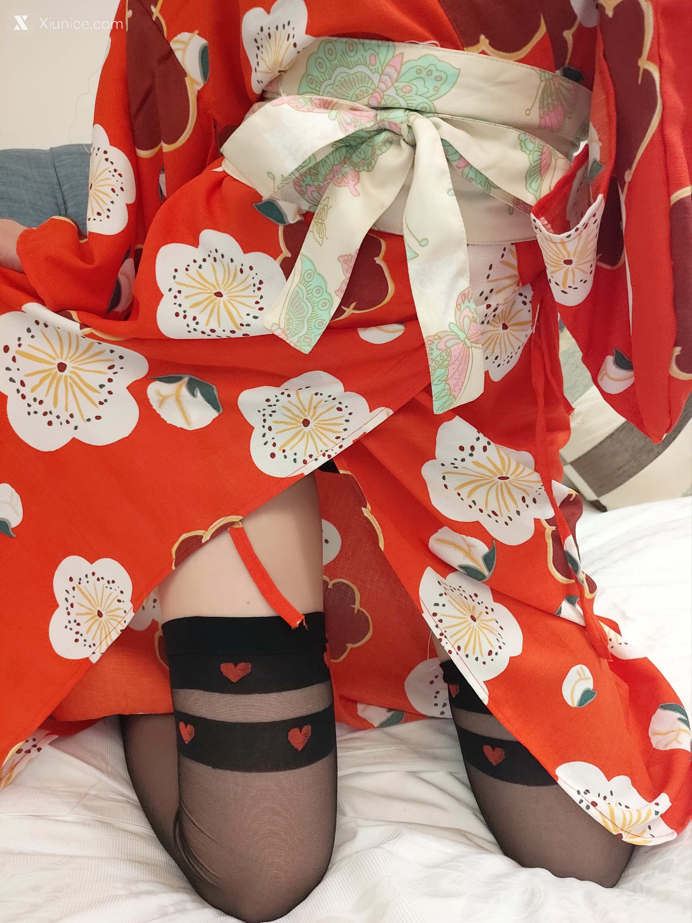 Coser@小女巫露娜 Vol.002 和服桃心黑色长筒袜 第13张
