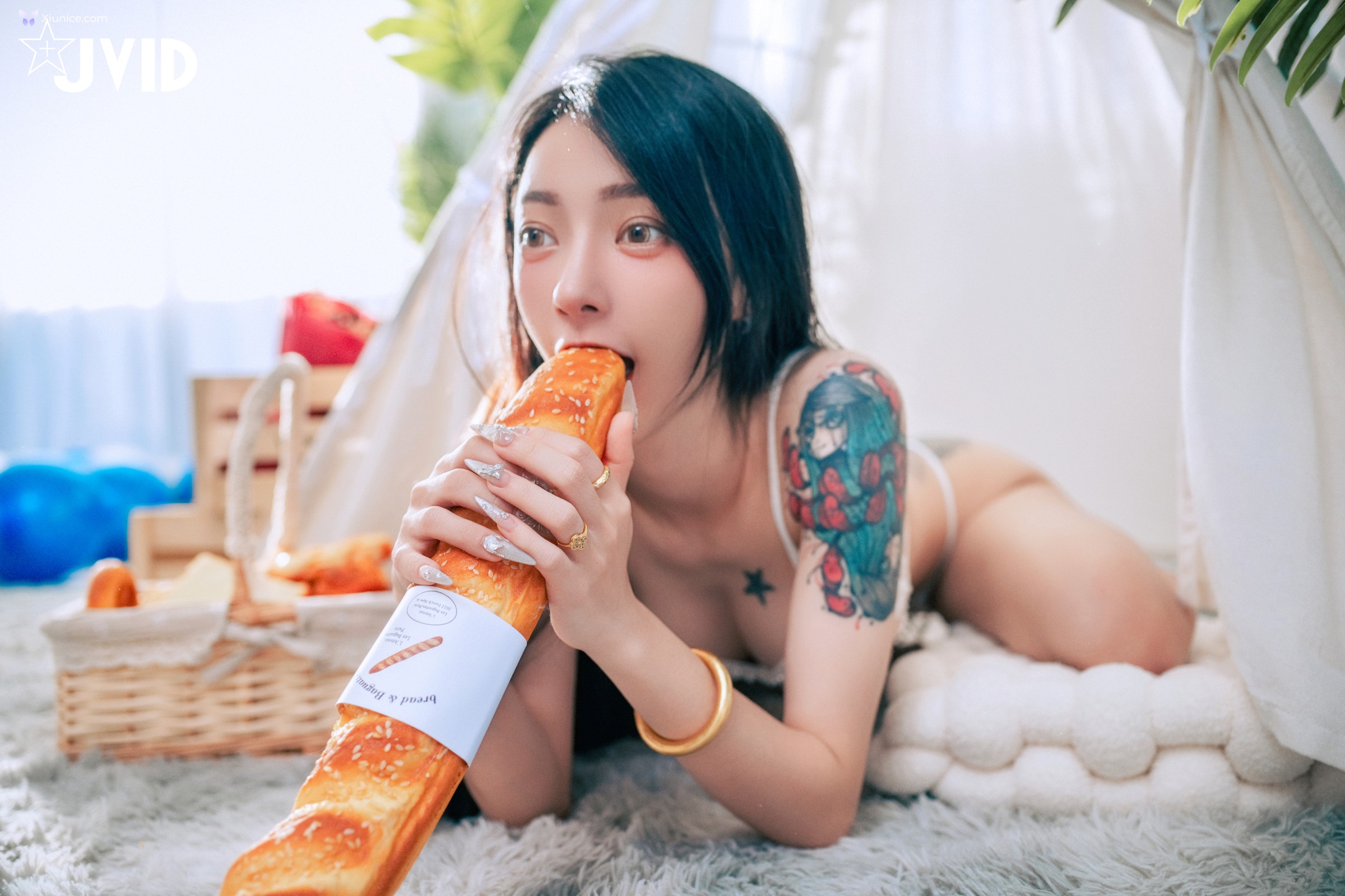 JVID 飄飄哥 – 最狂尺度生日特輯極細丁無膚膠色色の裸體生日趴飄飄慶生被脫光光塗抹奶油超細線丁無膚膠擠出誘人駱駝蹄屁股翹高背後位視角超色慾超誘人裸體奶油慶生影片熱映中 第67张