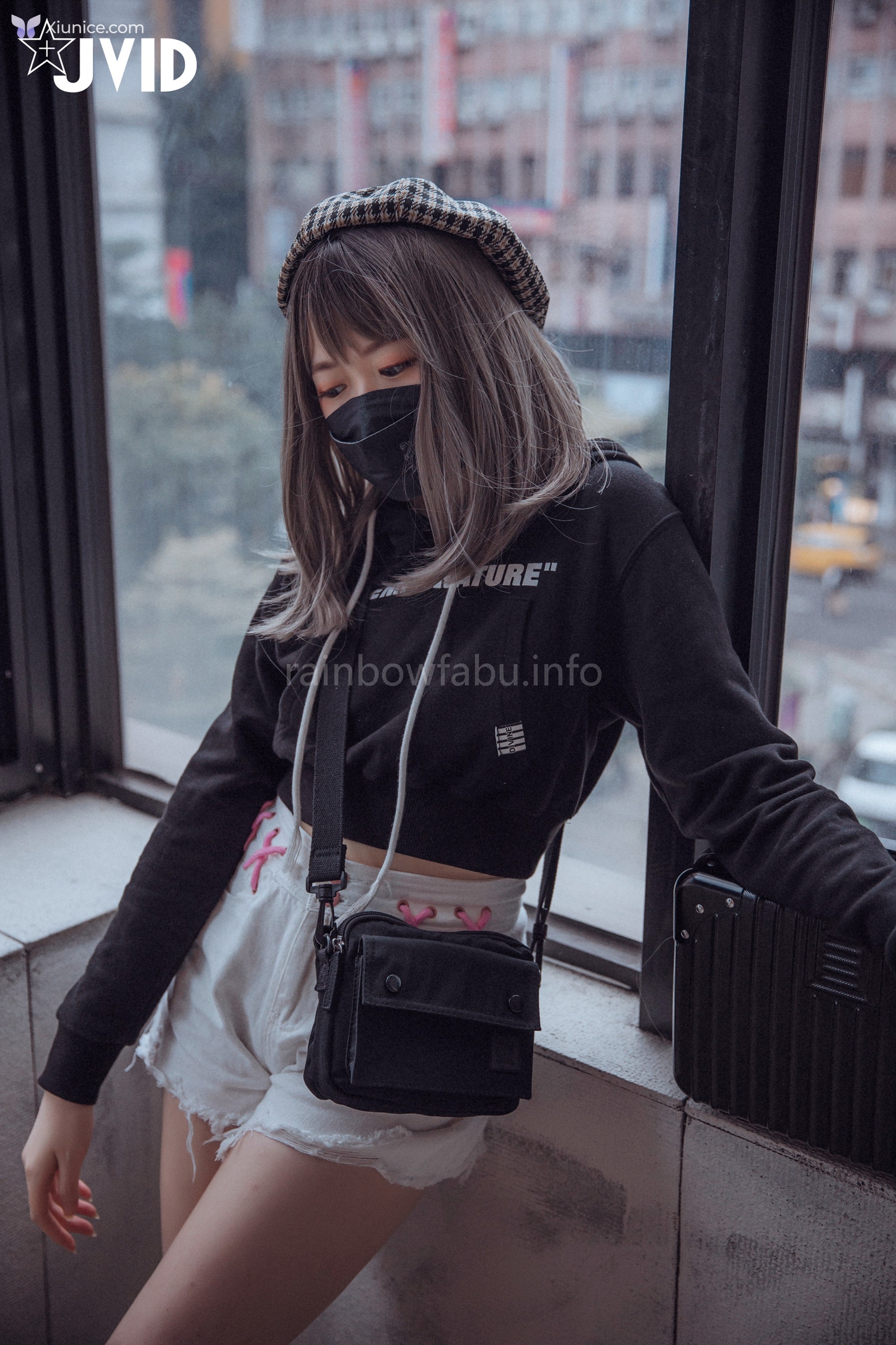 JVID 卯咪 – 纖細身材完美的腰身天使的外表隱藏不了內心的工口平常沒拍照的她兼職做片場修片師 第71张