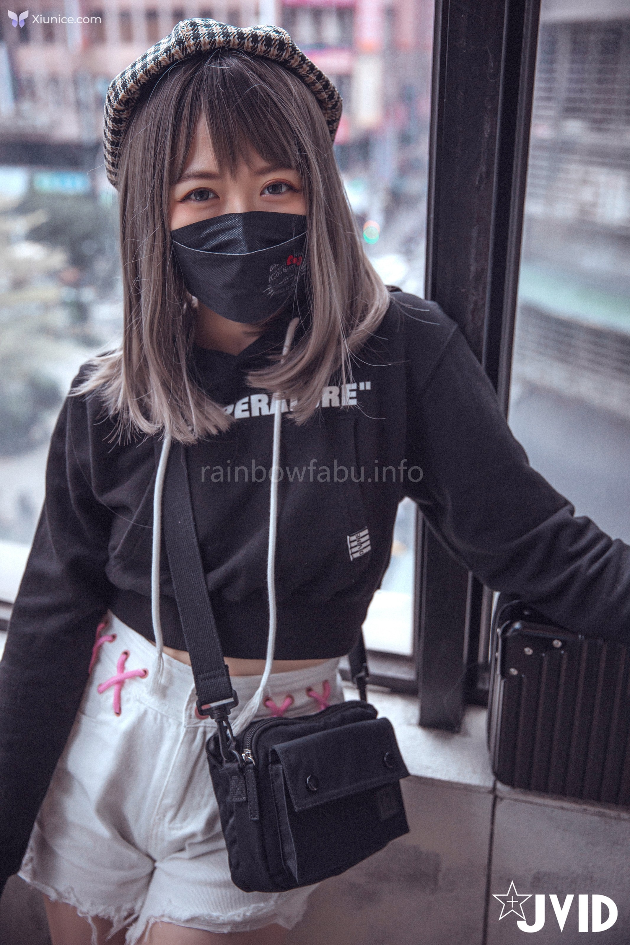 JVID 卯咪 – 纖細身材完美的腰身天使的外表隱藏不了內心的工口平常沒拍照的她兼職做片場修片師 第27张
