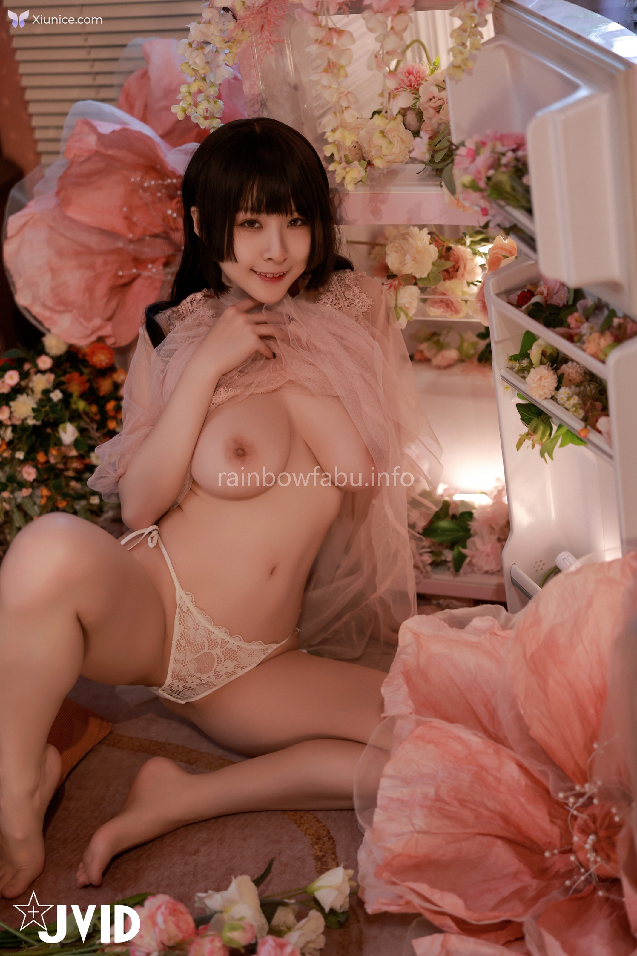 JVID 黎菲兒 – 菲兒在花叢中蹦出誘人巨乳彈出渾圓翹臀極限邊緣的挑逗 第60张