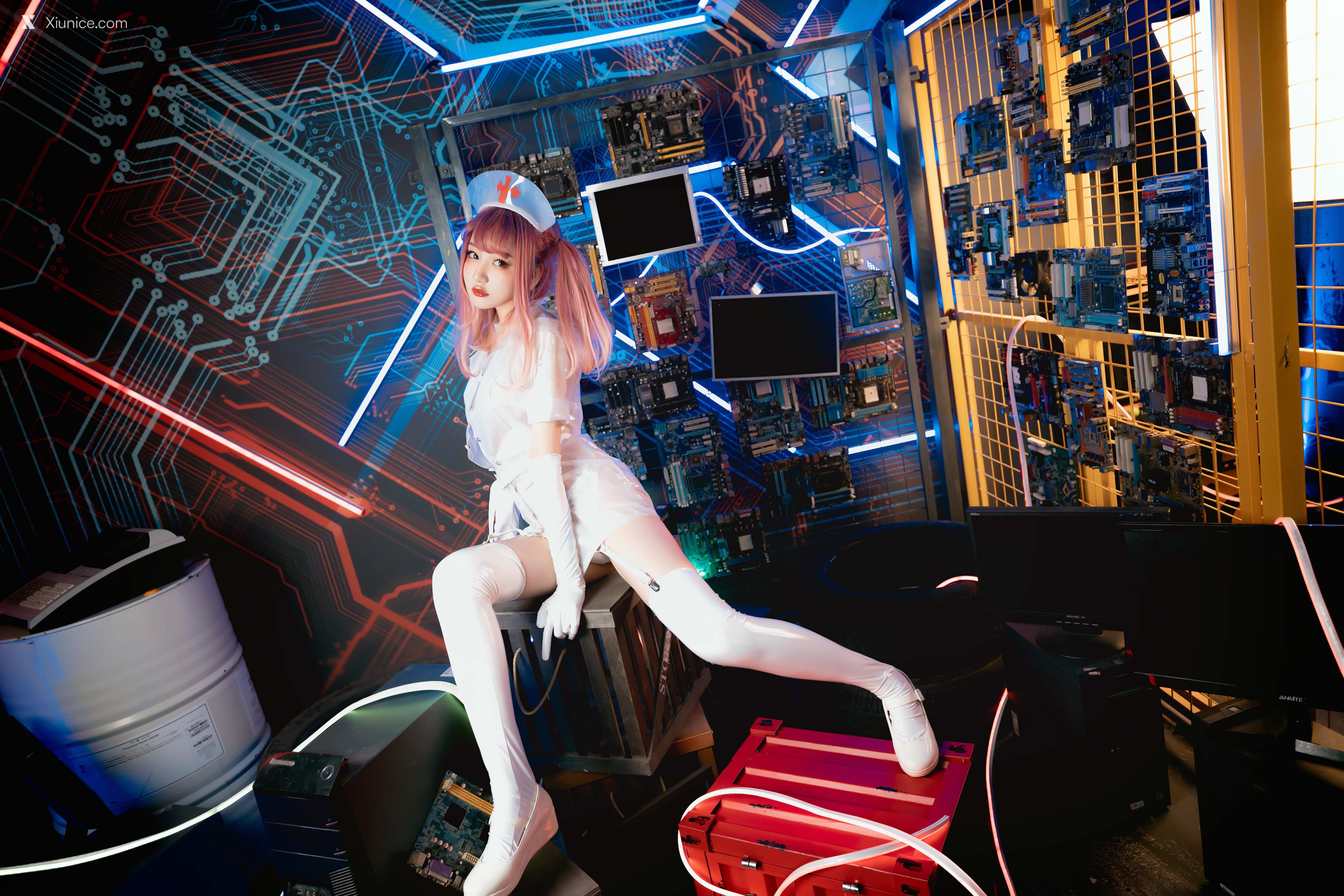Coser@神楽坂真冬 Vol.057 绝对企画-透明黑白护士双人《無色哲学》 第2张