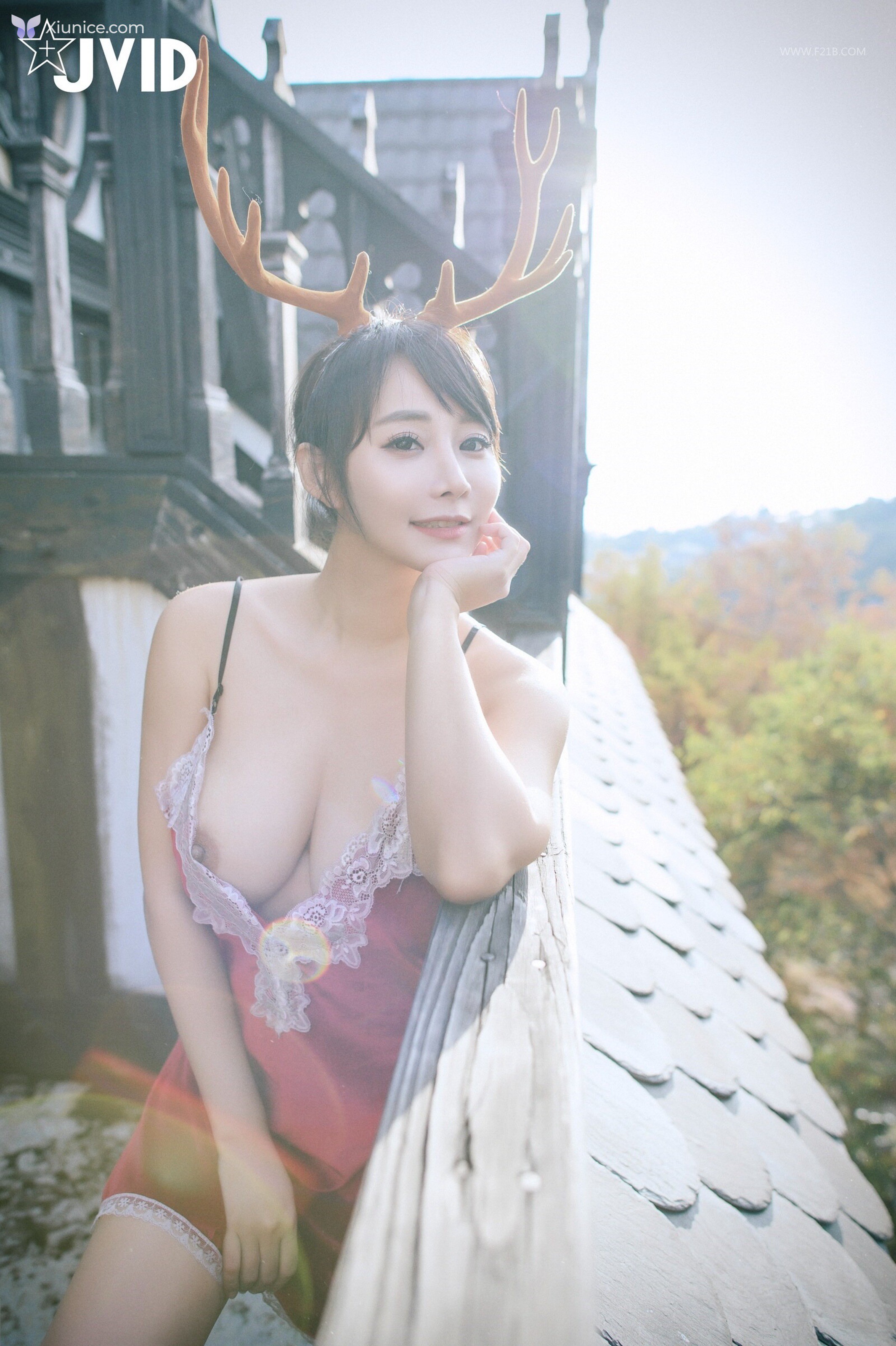 JVID Lele 樂樂 – 全輯上空無碼巨乳女神 樂樂鹿角女孩的報恩 第39张