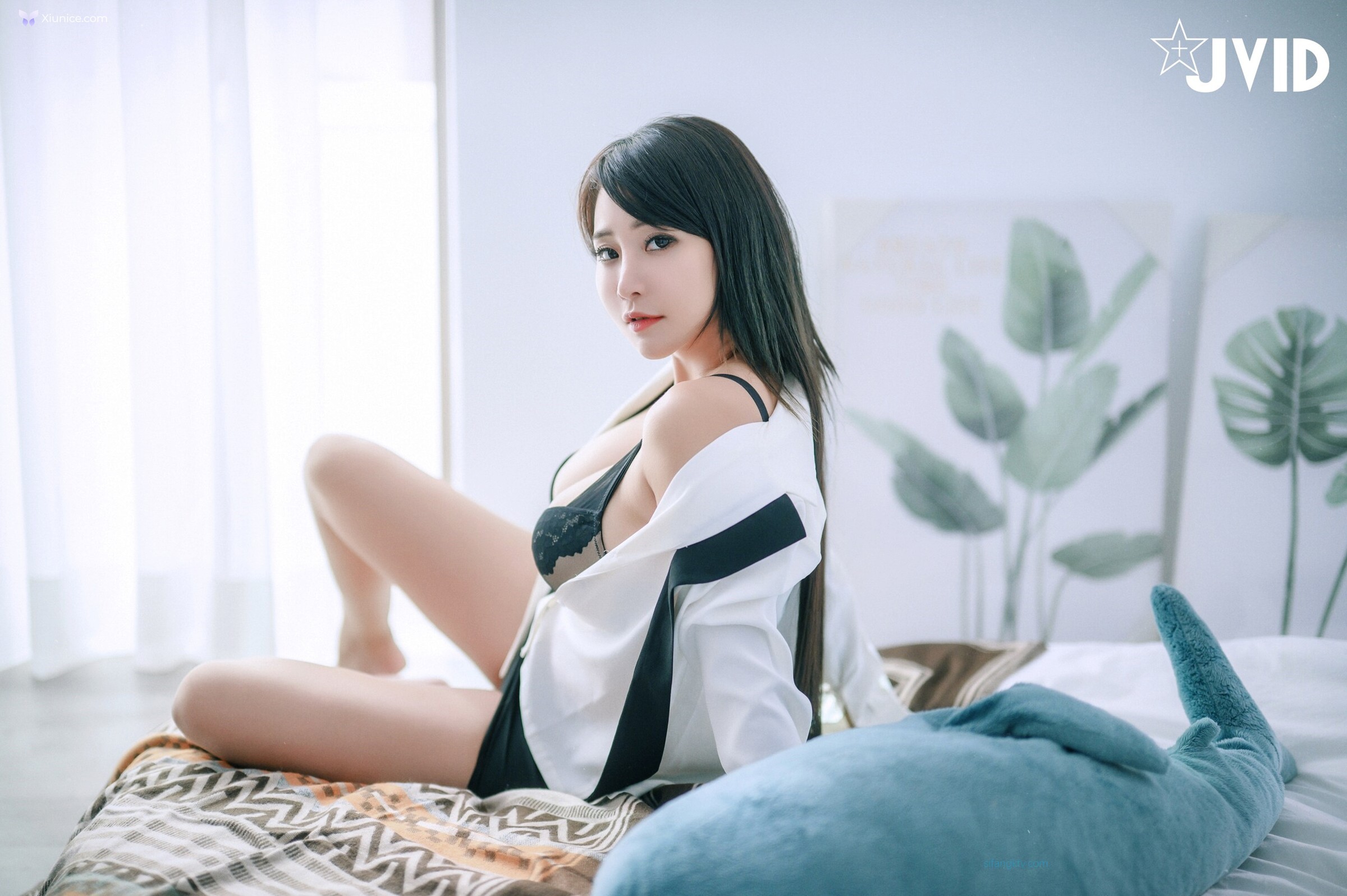JVID Lele 樂樂 – 偷偷關注了住在隔壁的巨乳OL一年三個月終於對她展開功勢後結果反而被主動騎乘 第41张