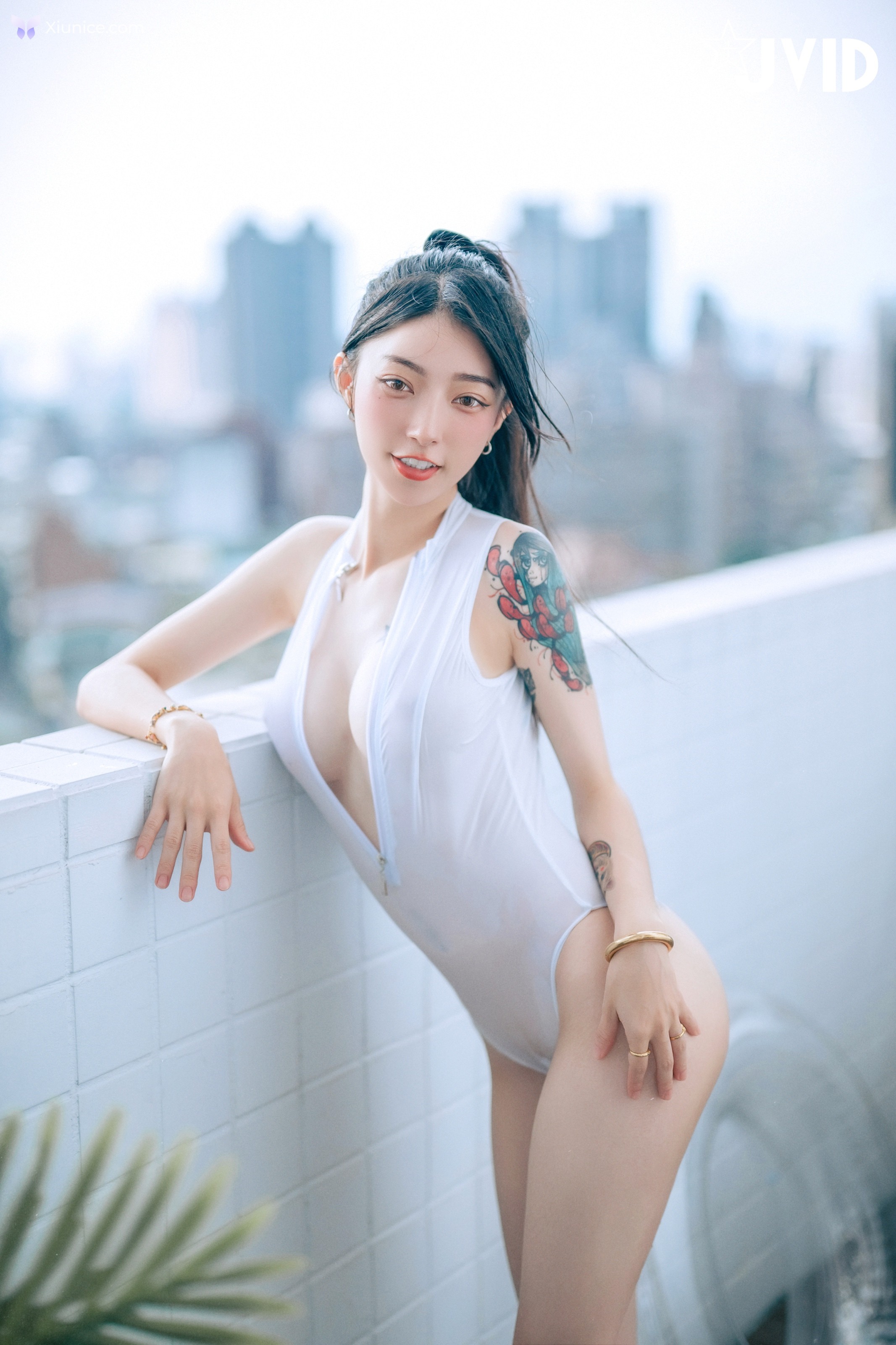JVID 飄飄哥 – 濕身透點情慾互動超透膚の激色比基尼飄飄哥遭揉胸抓奶畫面淫慾滿點嫩鮑慘遭魔爪襲擊開擋史庫水透出白虎形狀超誘人 第176张