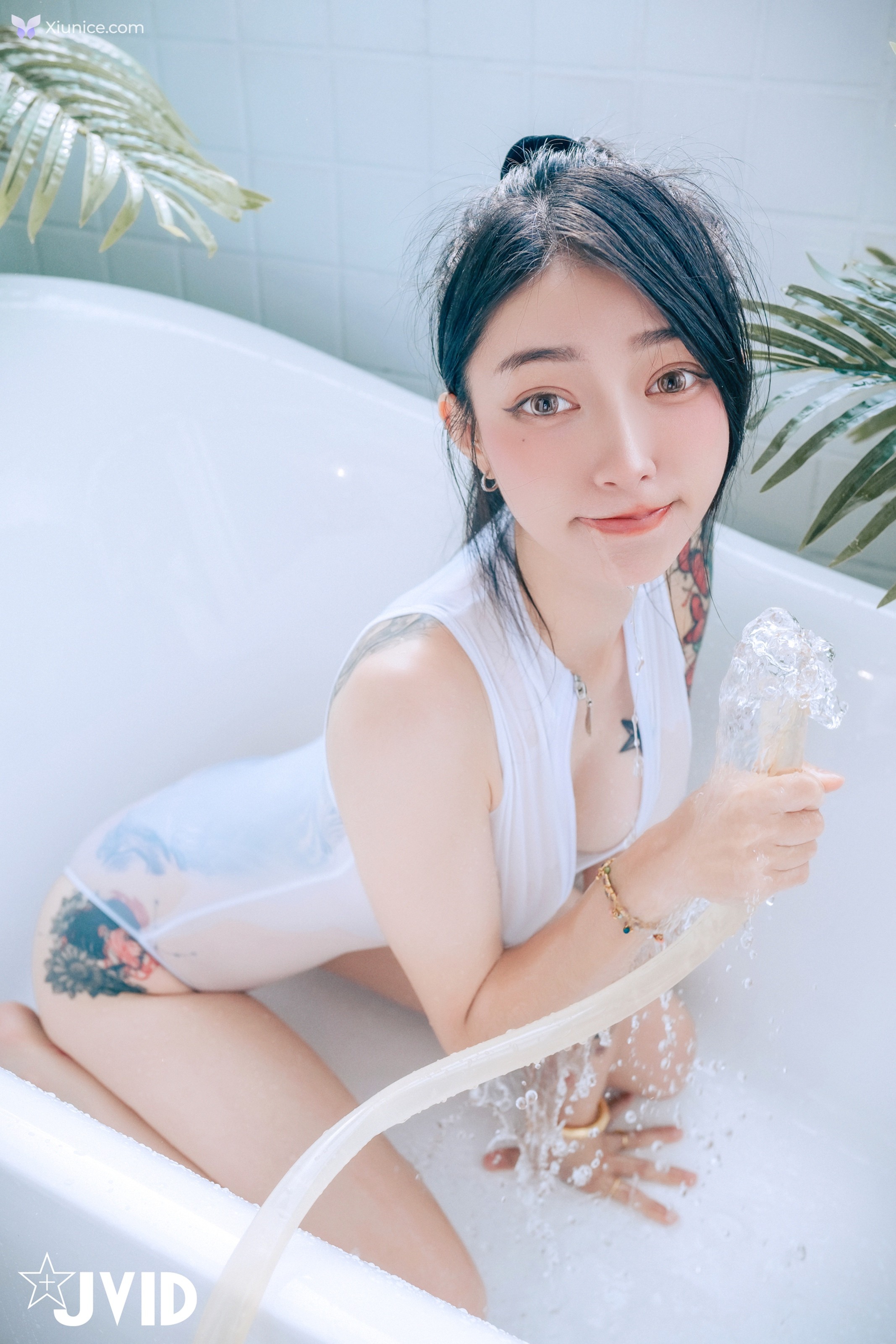 JVID 飄飄哥 – 濕身透點情慾互動超透膚の激色比基尼飄飄哥遭揉胸抓奶畫面淫慾滿點嫩鮑慘遭魔爪襲擊開擋史庫水透出白虎形狀超誘人 第24张