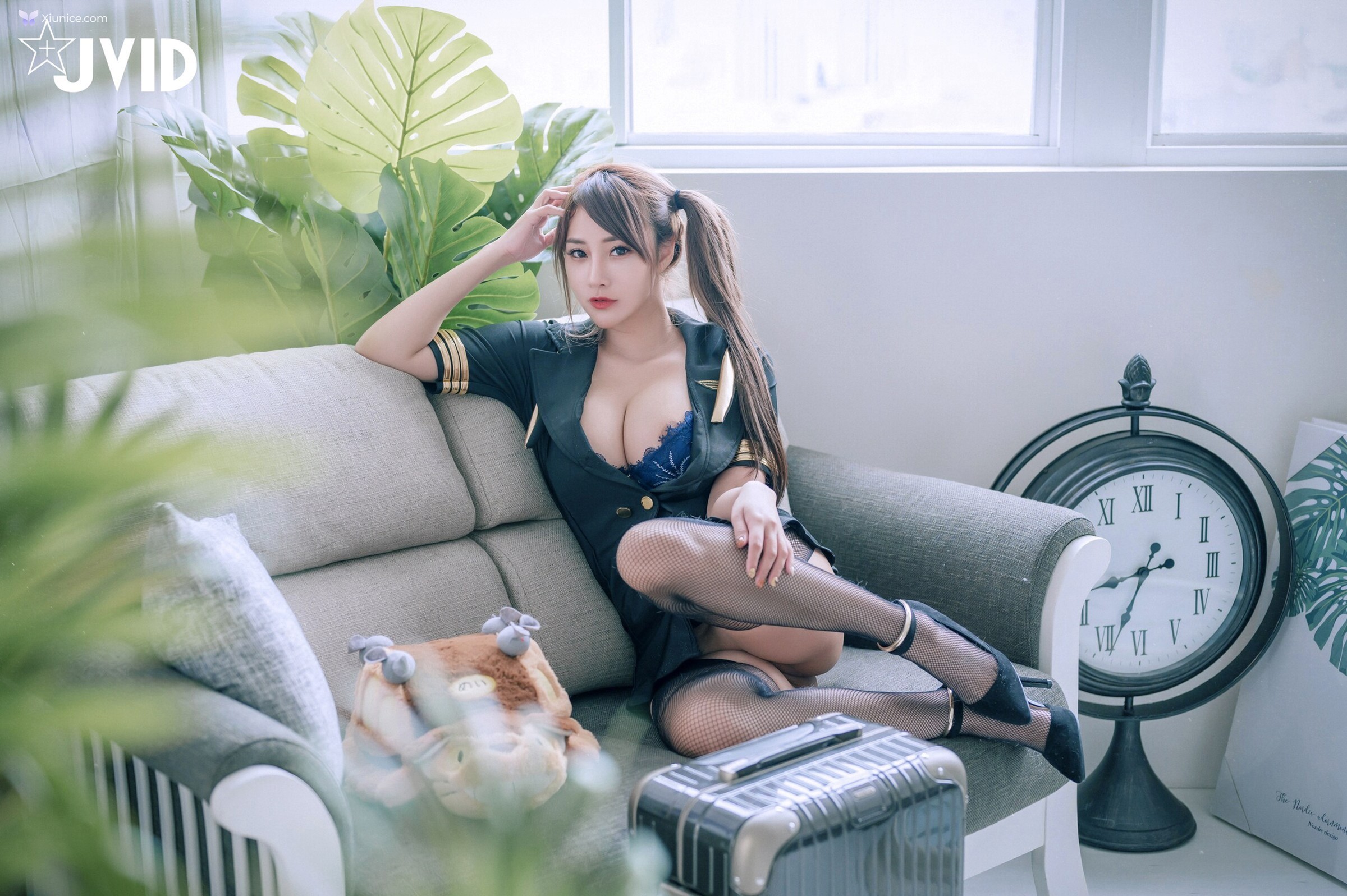 JVID Lele 樂樂 – 極品爆乳女神樂樂血脈噴張情欲空姐黑暗淫魔 第72张