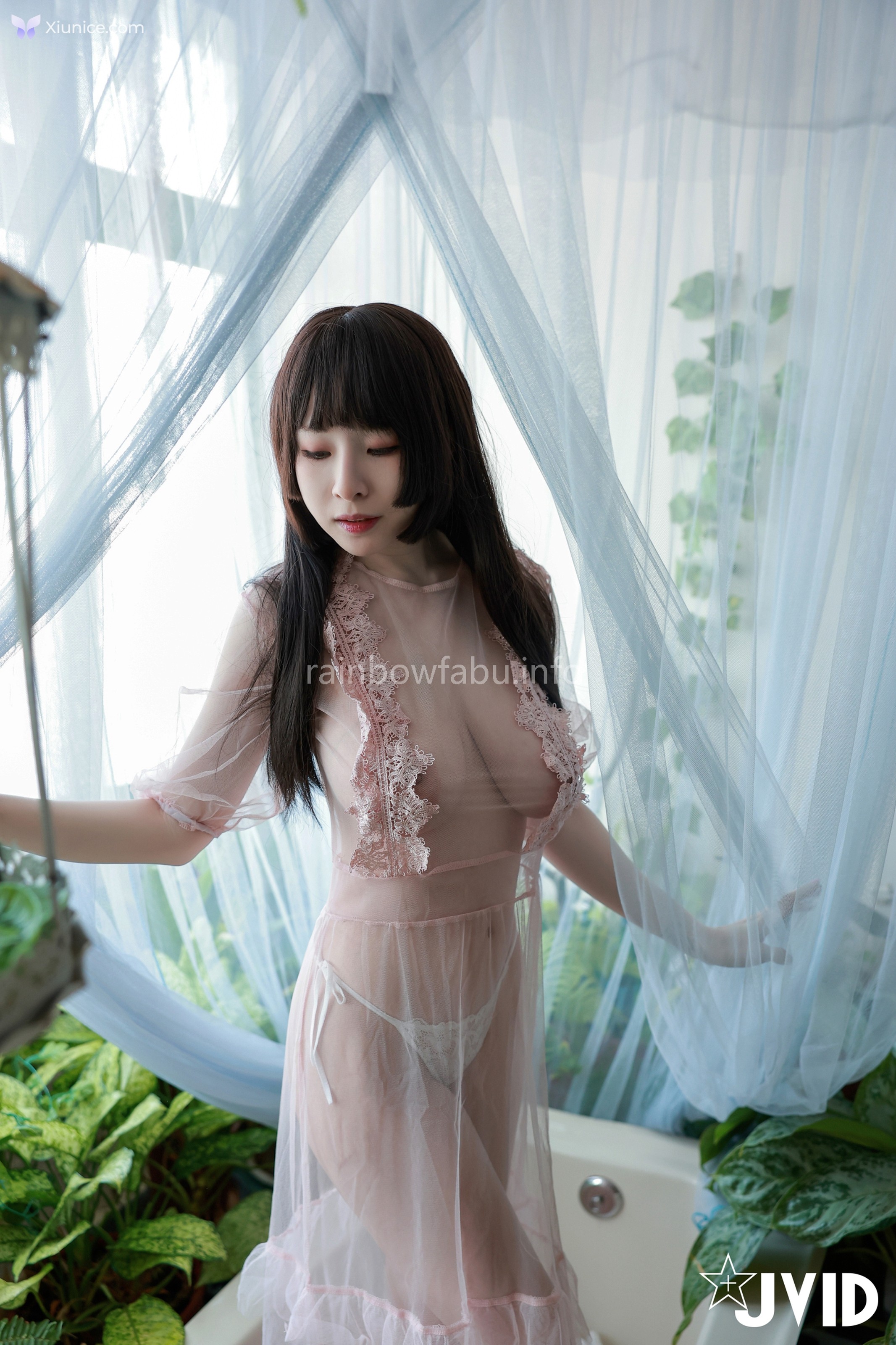 JVID 黎菲兒 – 菲兒在花叢中蹦出誘人巨乳彈出渾圓翹臀極限邊緣的挑逗 第89张