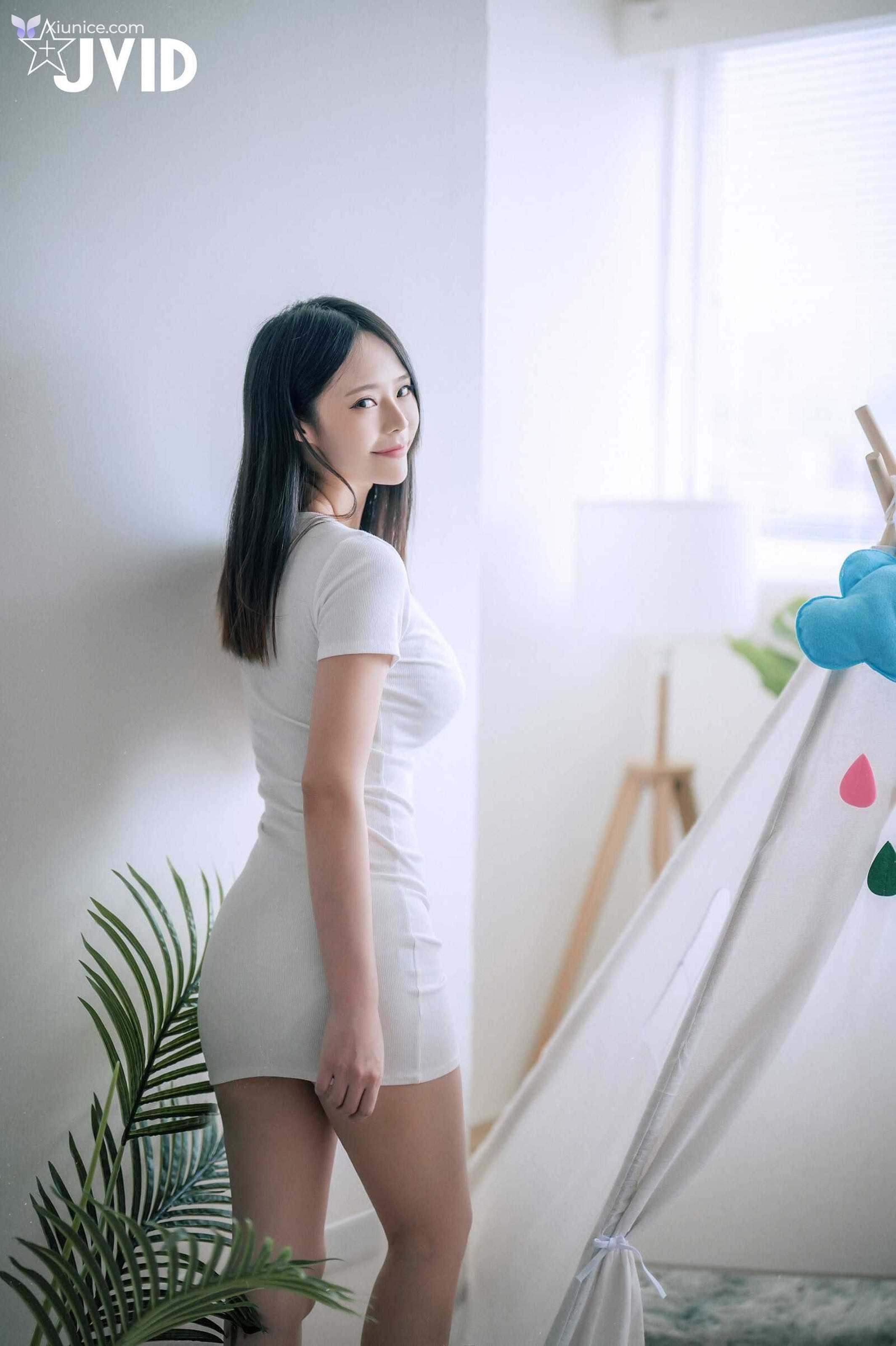 JVID 謝夏天 – 近60萬粉絲的巨乳網紅直播主脫了首次挑戰性感寫真大秀超美G奶 第78张
