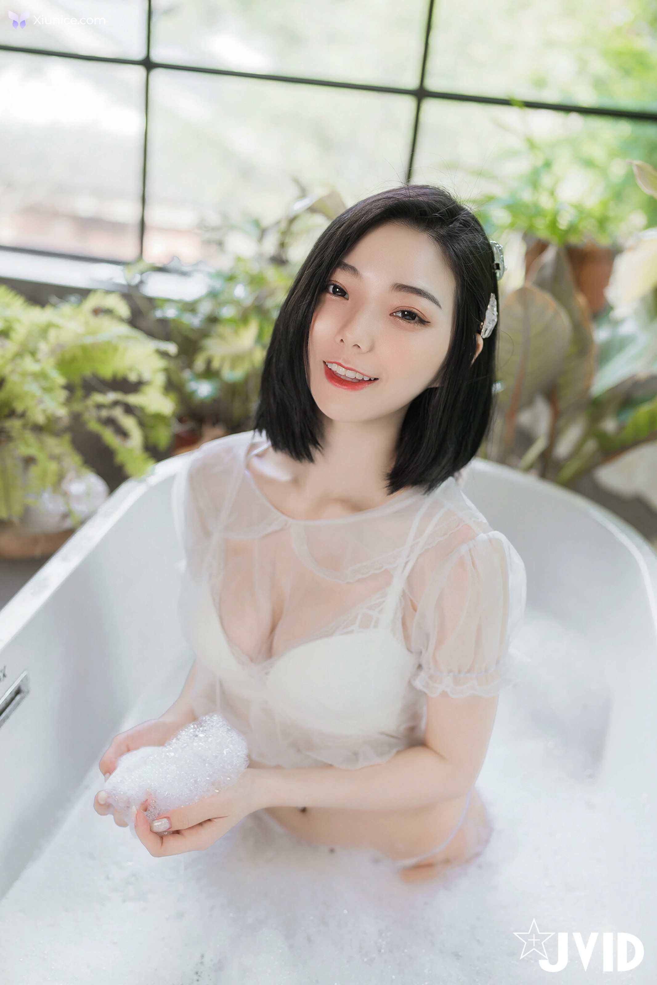 JVID 啾啾 – 誤闖莊園窺探心儀女神啾啾 入浴反被誘惑勾引 第25张