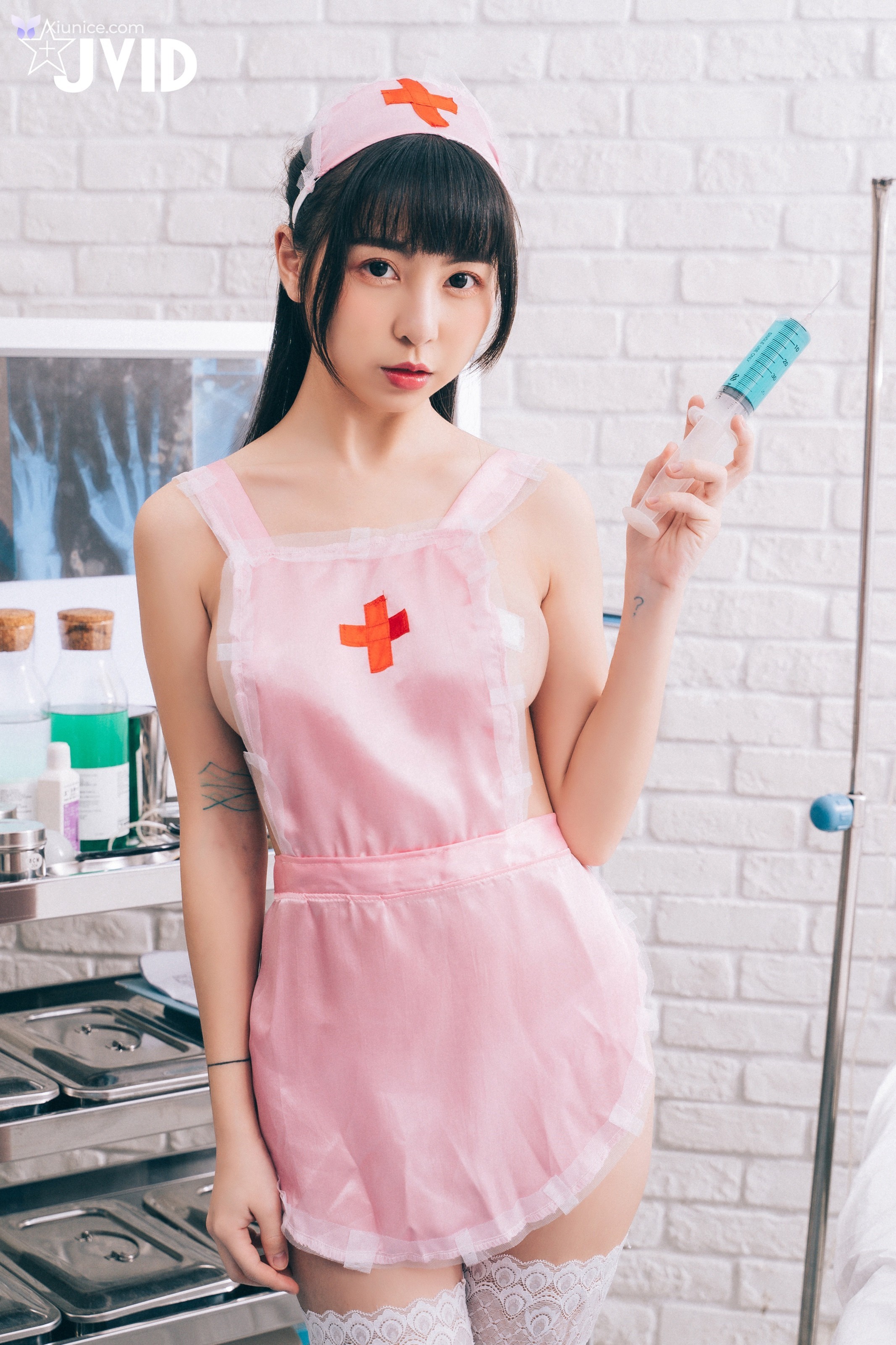 JVID 月台尼Tiny – 讓情色巨乳護士用女上位幫你搖出來吧 第3张
