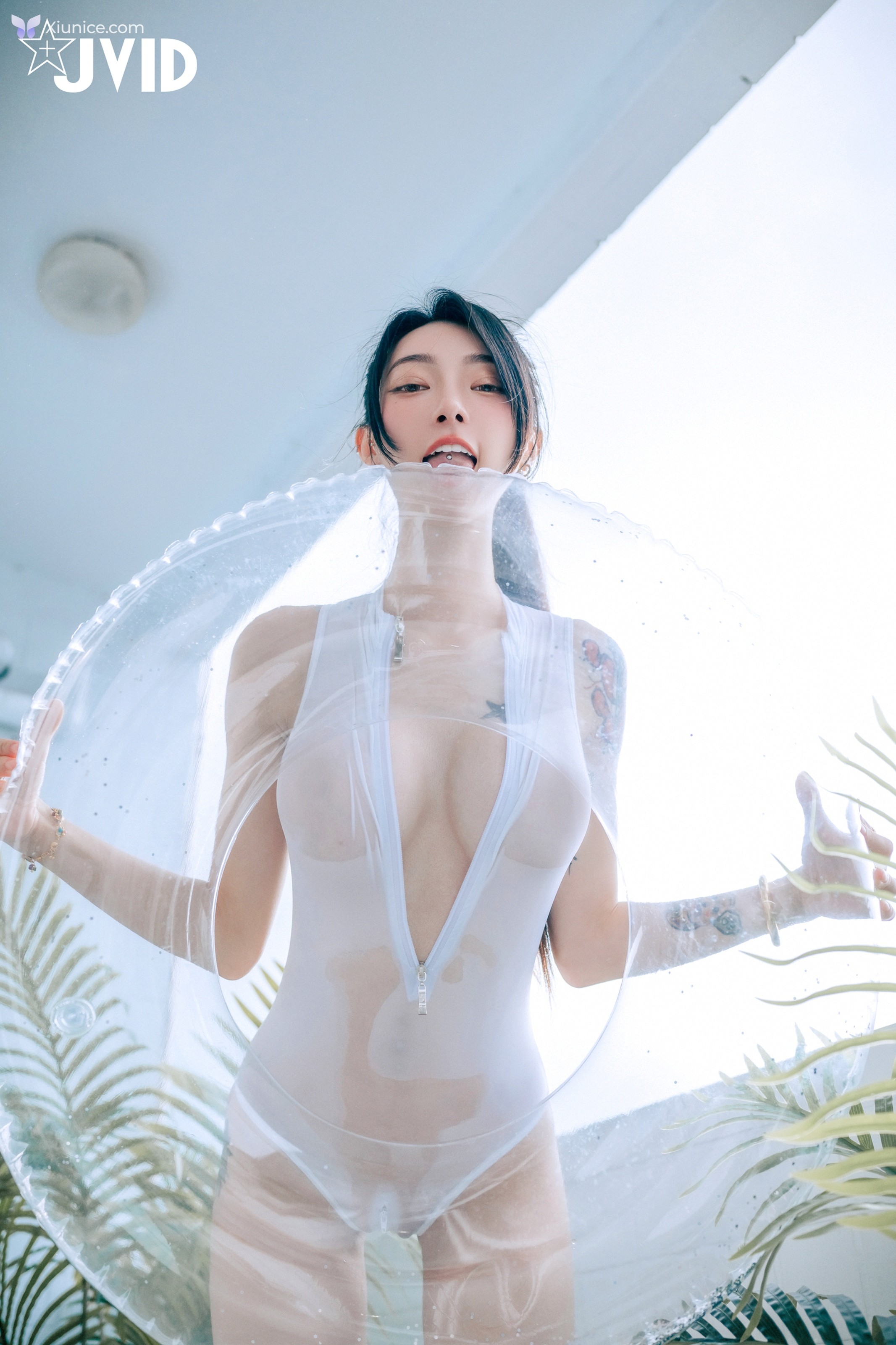 JVID 飄飄哥 – 濕身透點情慾互動超透膚の激色比基尼飄飄哥遭揉胸抓奶畫面淫慾滿點嫩鮑慘遭魔爪襲擊開擋史庫水透出白虎形狀超誘人 第53张