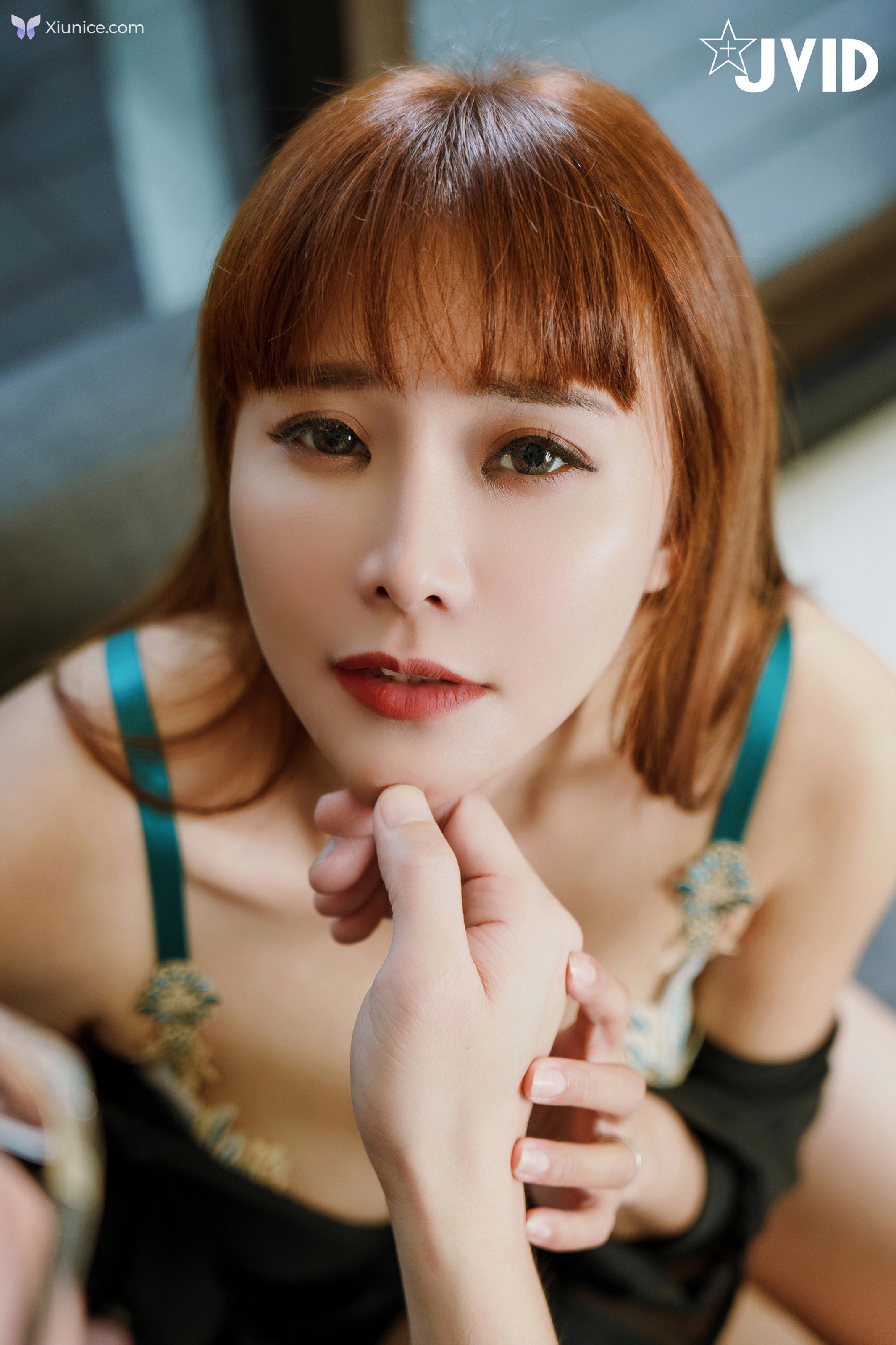 JVID Lele 樂樂 – 在下屬面前強姦他老婆讓下屬好好看看自己老婆為了滿足上司賣力搖晃自己淫蕩身體最後還射在妻子身上給足了滿滿的愛液 第57张