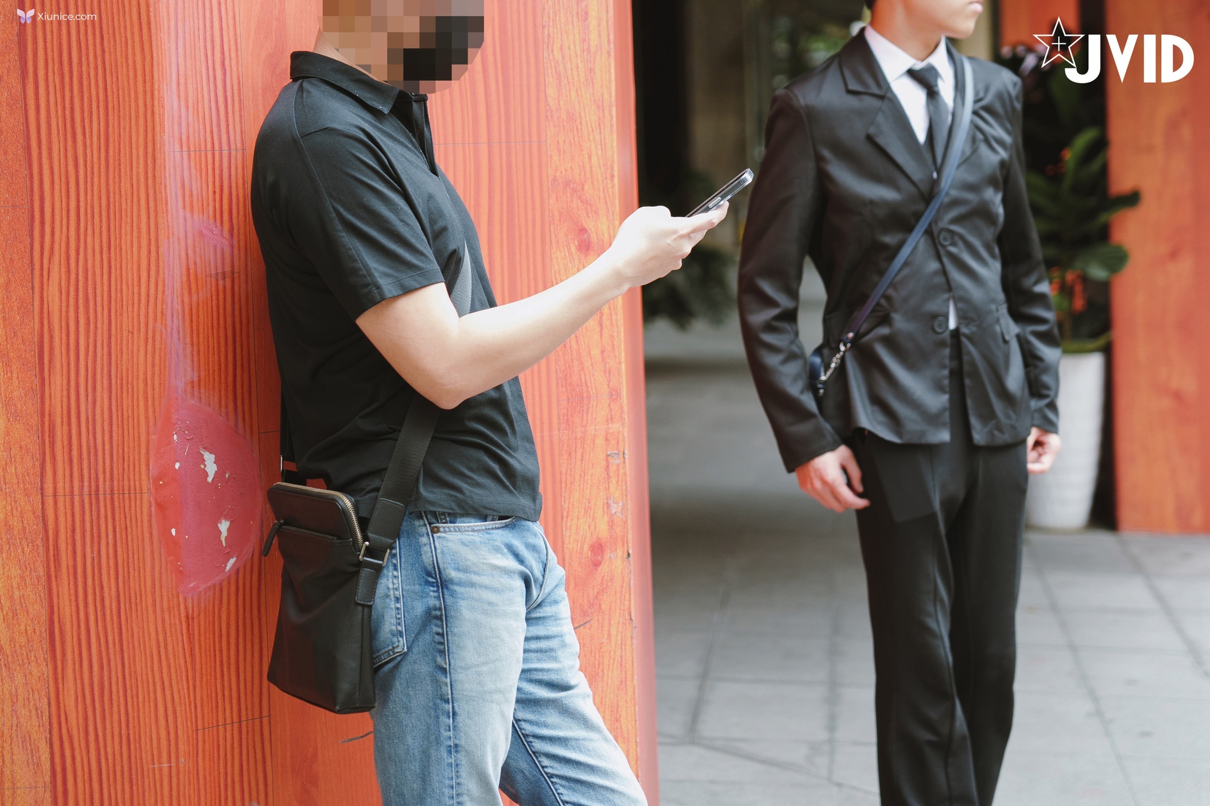 JVID Lele 樂樂 – 在下屬面前強姦他老婆讓下屬好好看看自己老婆為了滿足上司賣力搖晃自己淫蕩身體最後還射在妻子身上給足了滿滿的愛液 第2张