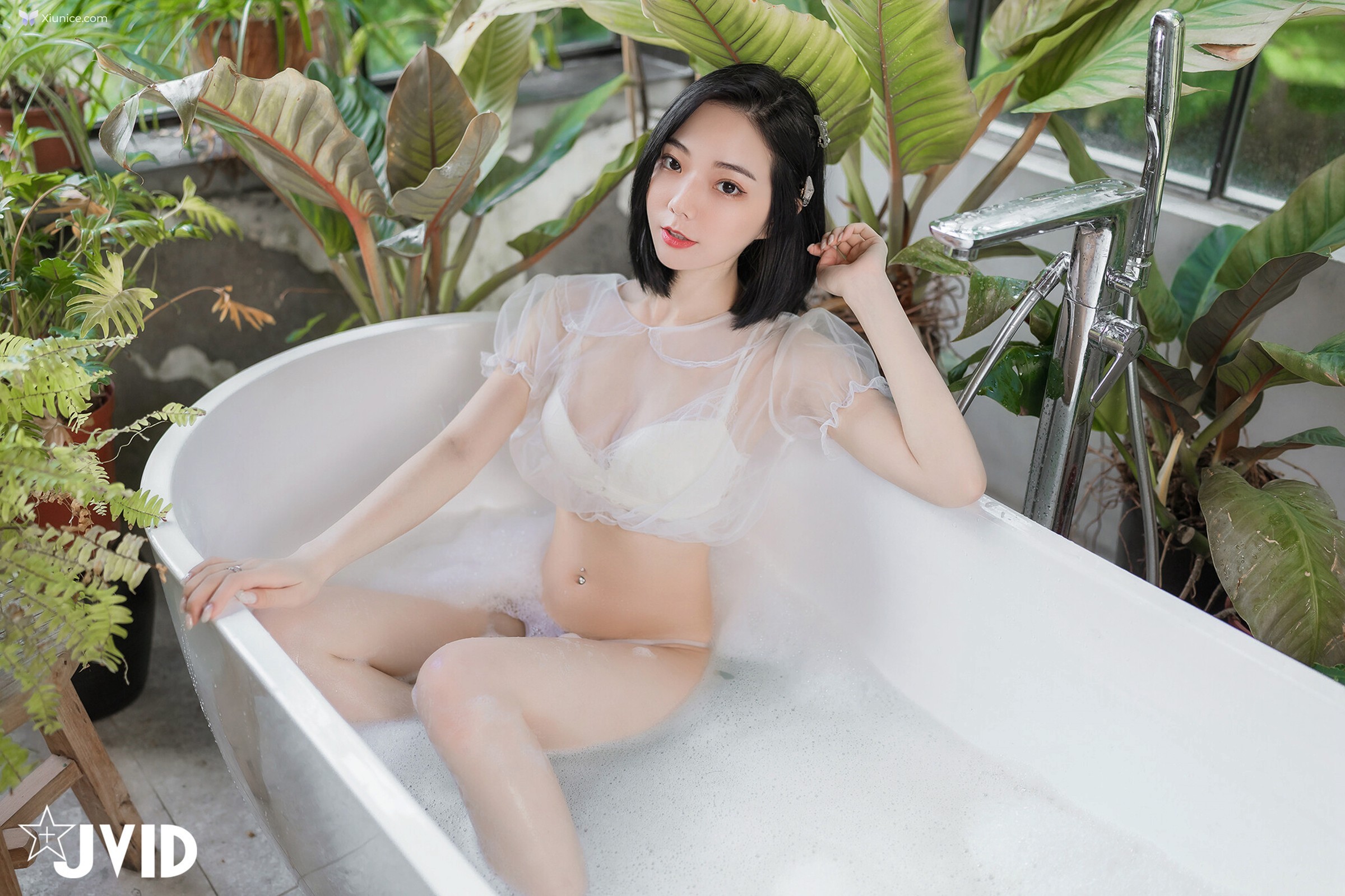 JVID 啾啾 – 誤闖莊園窺探心儀女神啾啾 入浴反被誘惑勾引 第17张