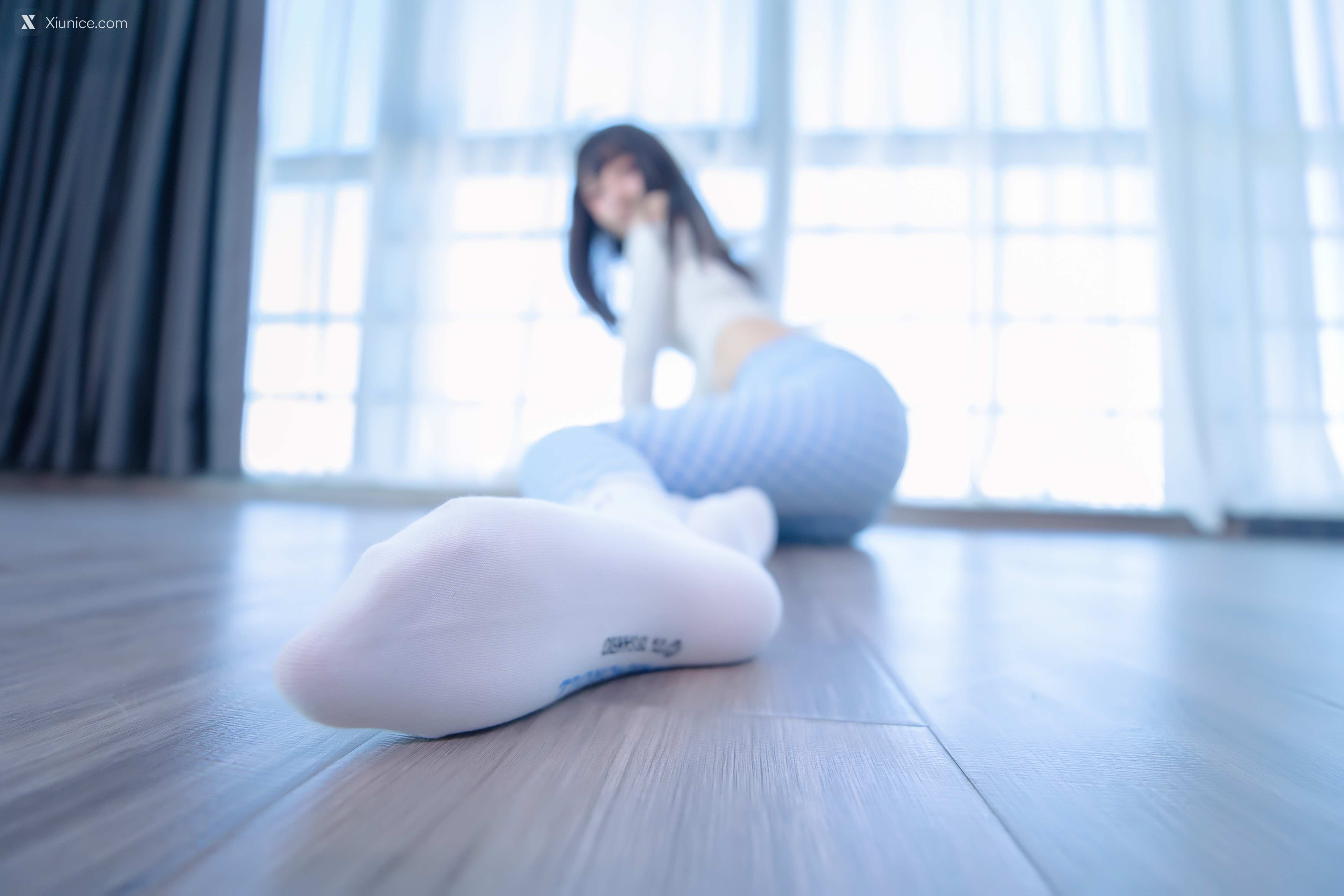 Coser@神楽坂真冬 Vol.103 蓝白格 第5张