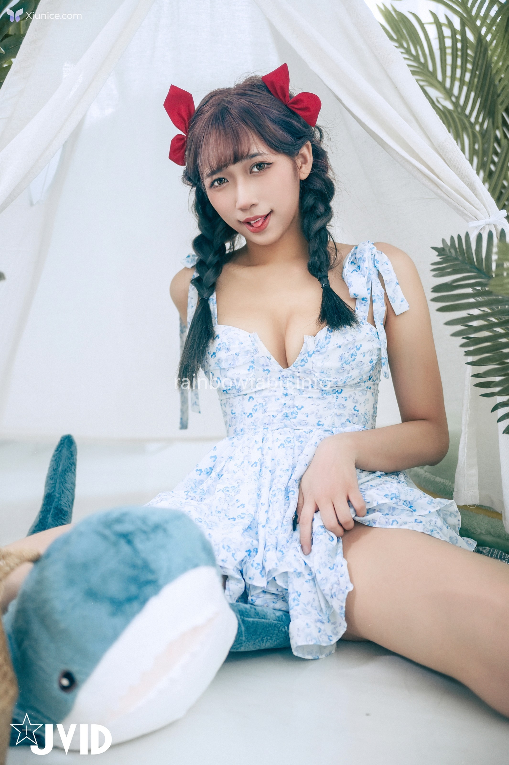 JVID 吳紫欣 – 戀愛感爆棚的野餐約會紫欣女友洋裝的肩帶滑下來了那乾脆就別穿了吧 第30张