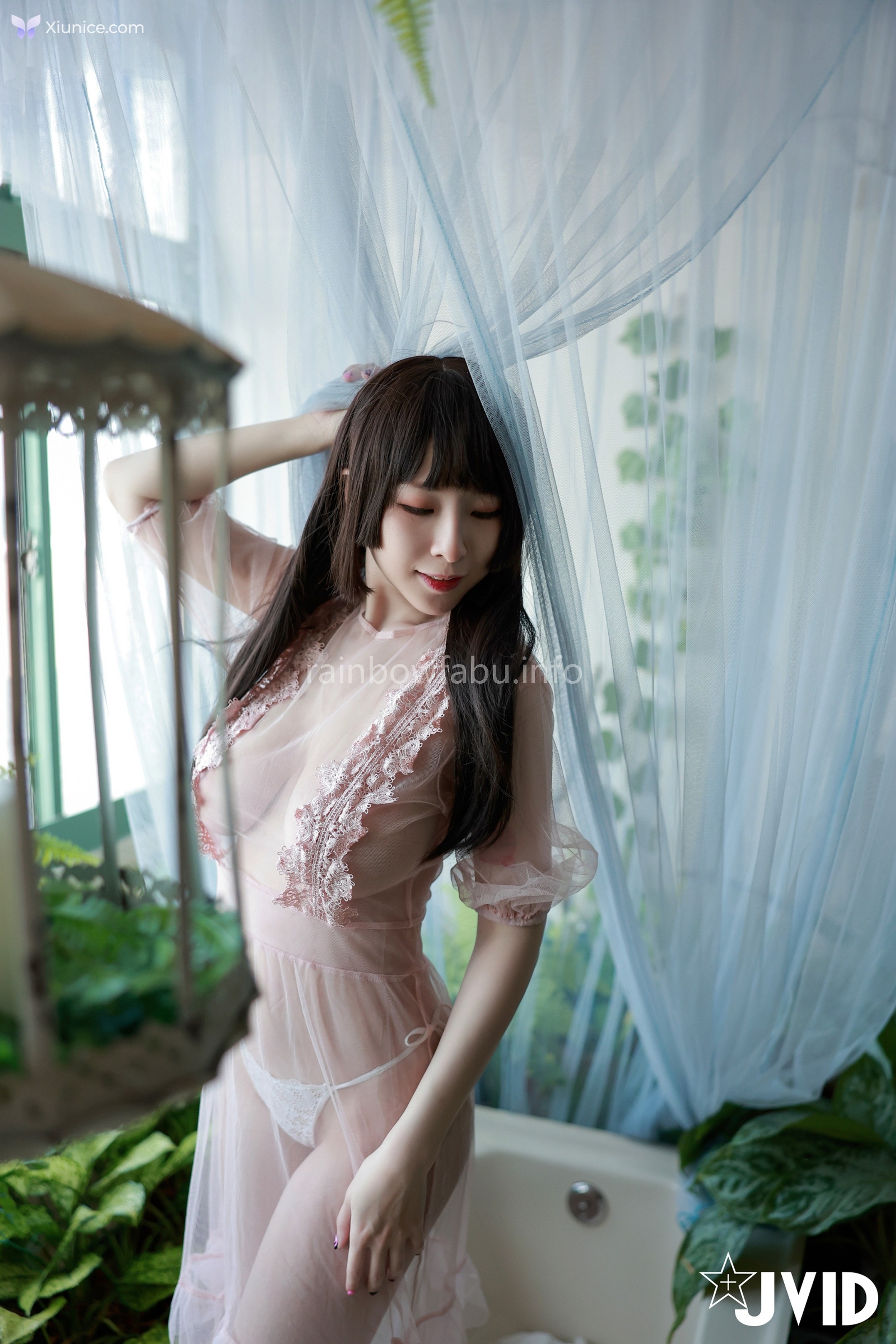 JVID 黎菲兒 – 菲兒在花叢中蹦出誘人巨乳彈出渾圓翹臀極限邊緣的挑逗 第73张