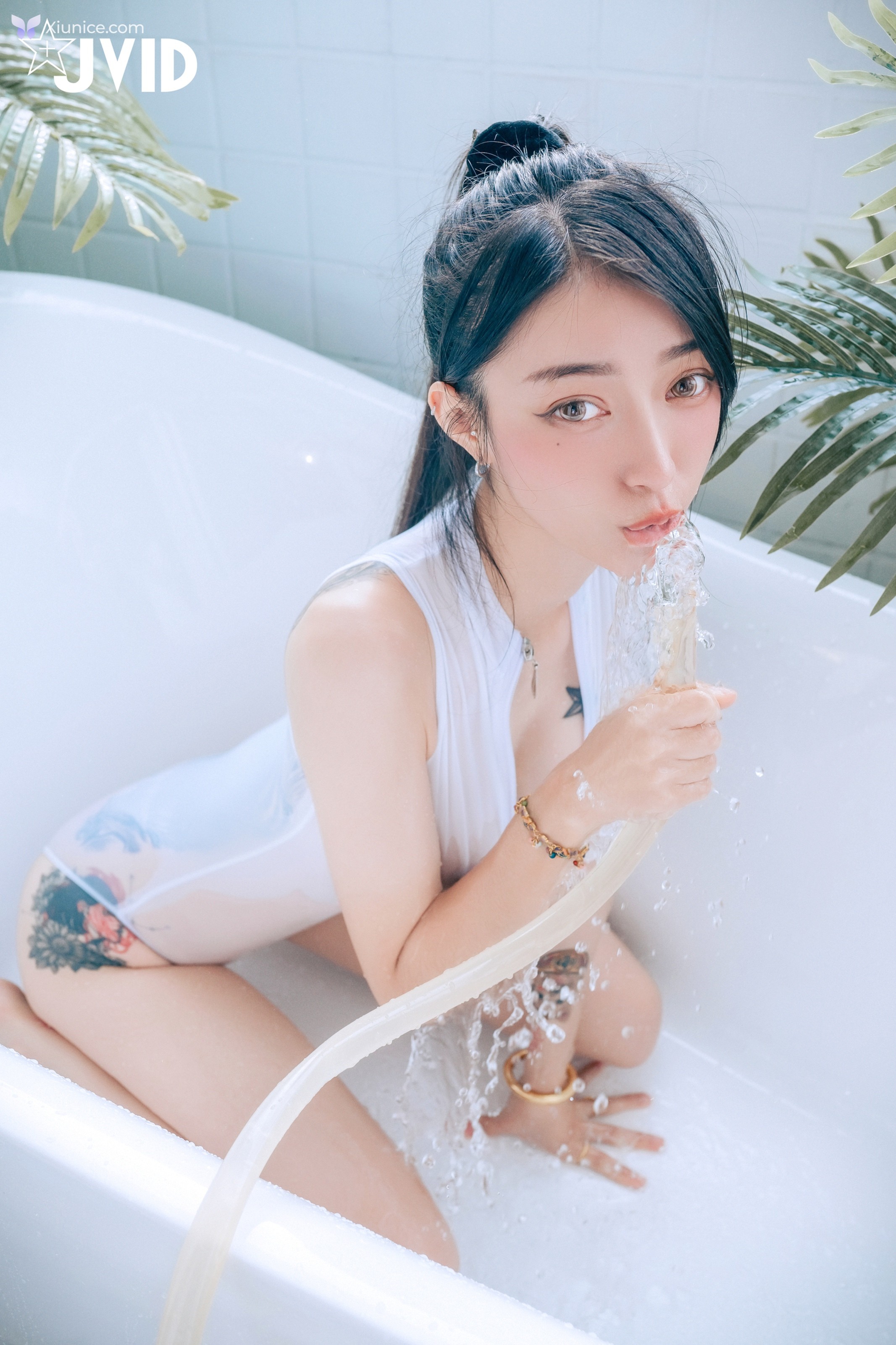 JVID 飄飄哥 – 濕身透點情慾互動超透膚の激色比基尼飄飄哥遭揉胸抓奶畫面淫慾滿點嫩鮑慘遭魔爪襲擊開擋史庫水透出白虎形狀超誘人 第281张