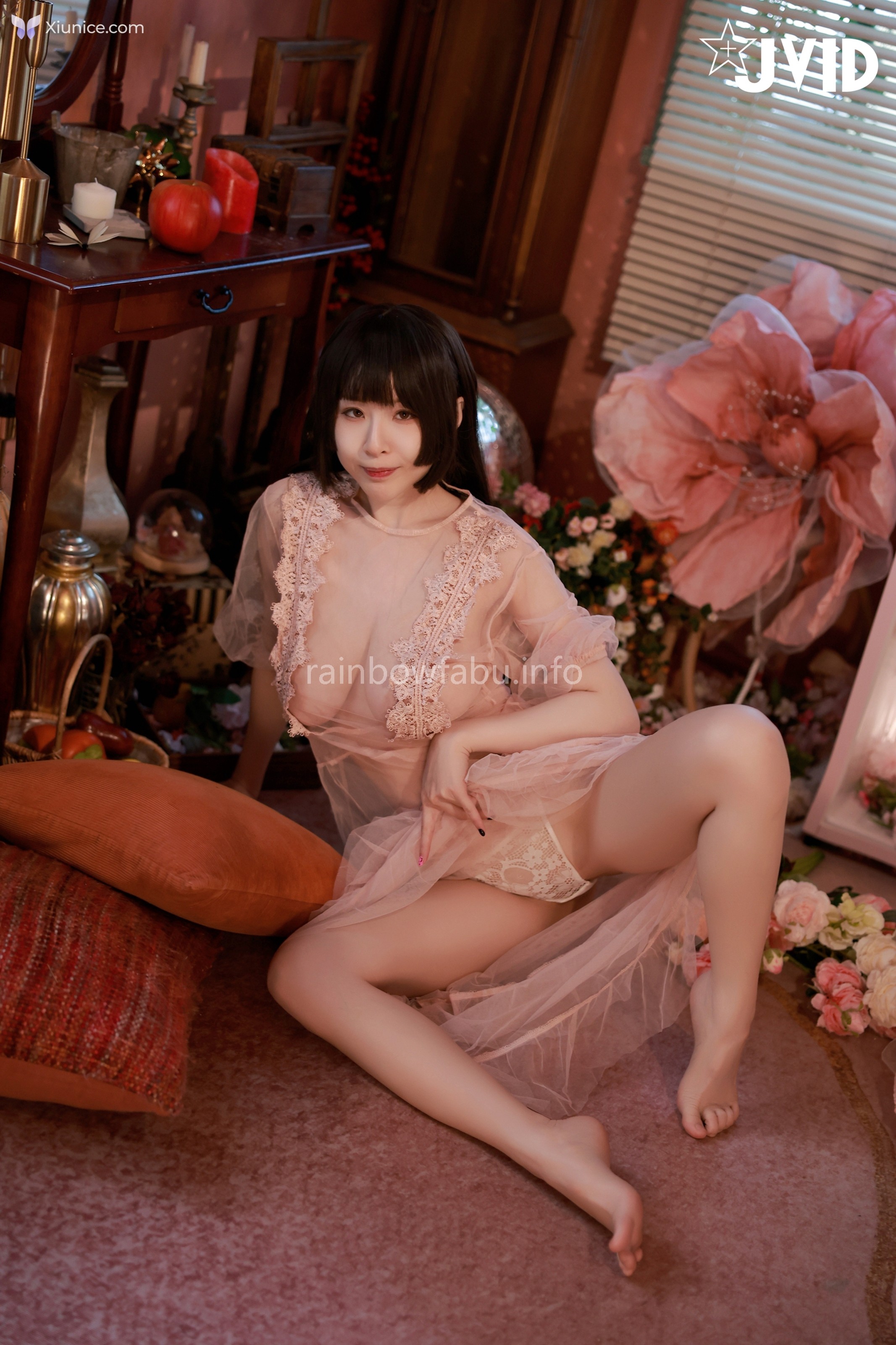 JVID 黎菲兒 – 菲兒在花叢中蹦出誘人巨乳彈出渾圓翹臀極限邊緣的挑逗 第113张
