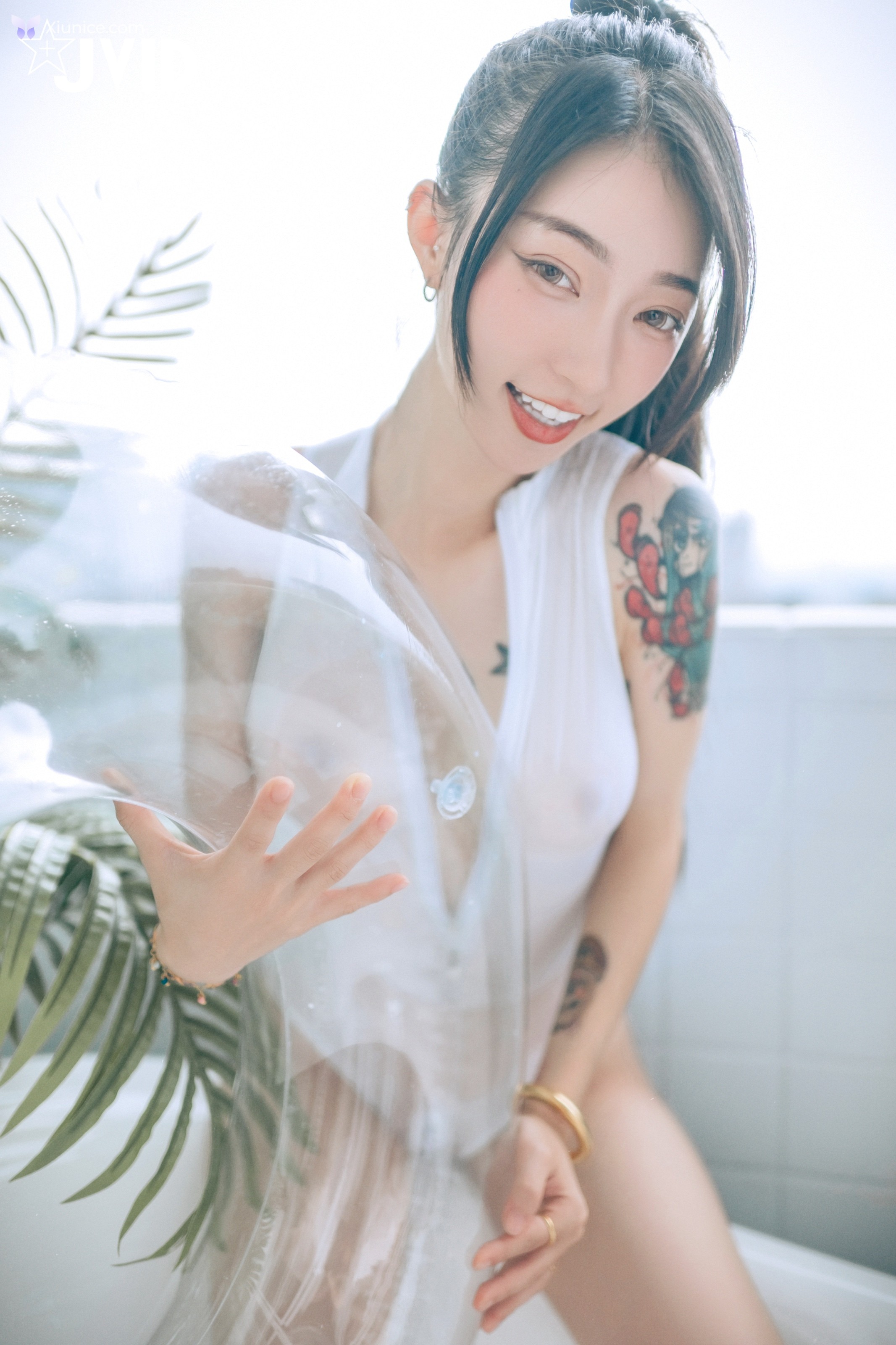 JVID 飄飄哥 – 濕身透點情慾互動超透膚の激色比基尼飄飄哥遭揉胸抓奶畫面淫慾滿點嫩鮑慘遭魔爪襲擊開擋史庫水透出白虎形狀超誘人 第123张