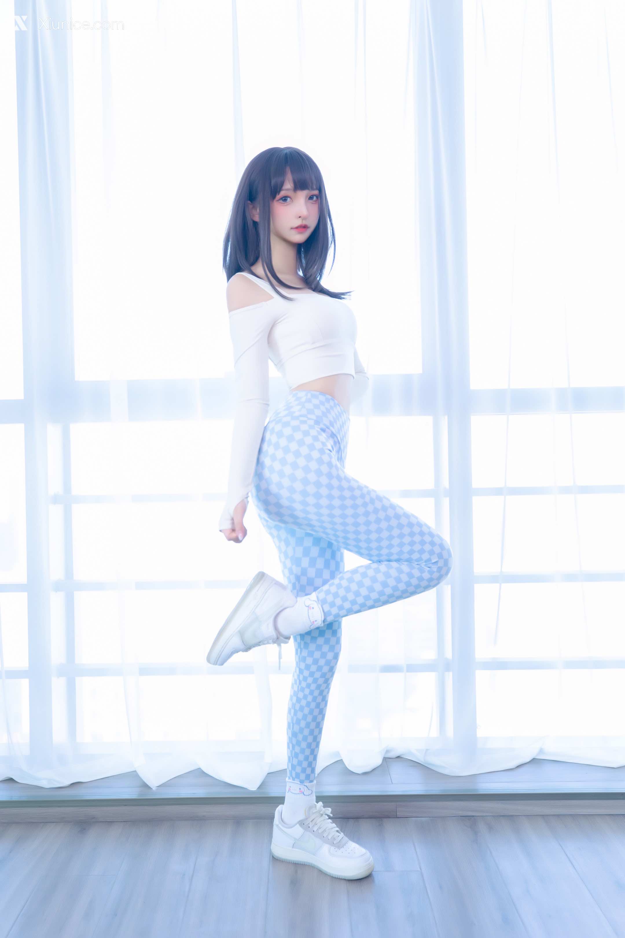 Coser@神楽坂真冬 Vol.103 蓝白格 第54张