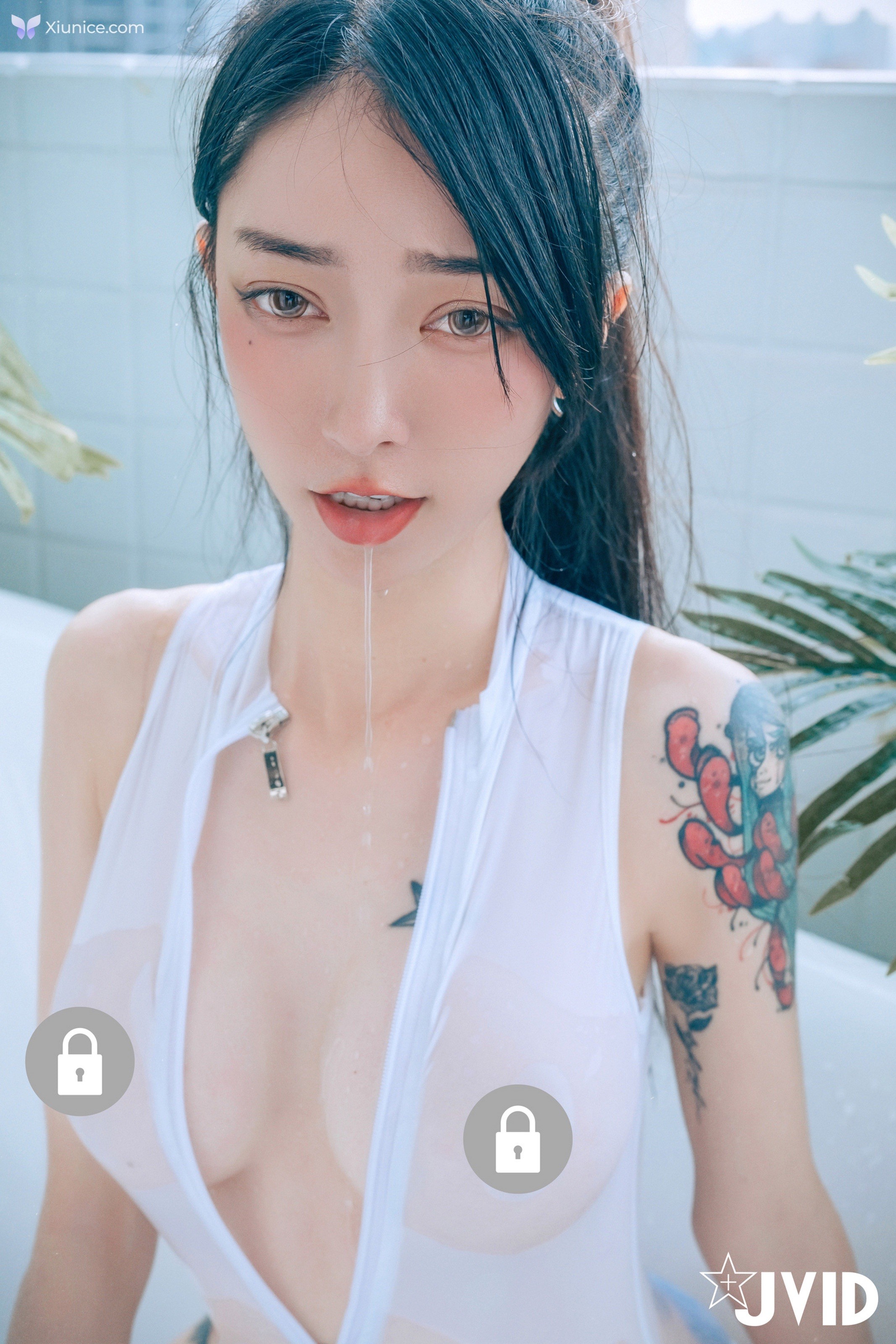 JVID 飄飄哥 – 濕身透點情慾互動超透膚の激色比基尼飄飄哥遭揉胸抓奶畫面淫慾滿點嫩鮑慘遭魔爪襲擊開擋史庫水透出白虎形狀超誘人 第68张