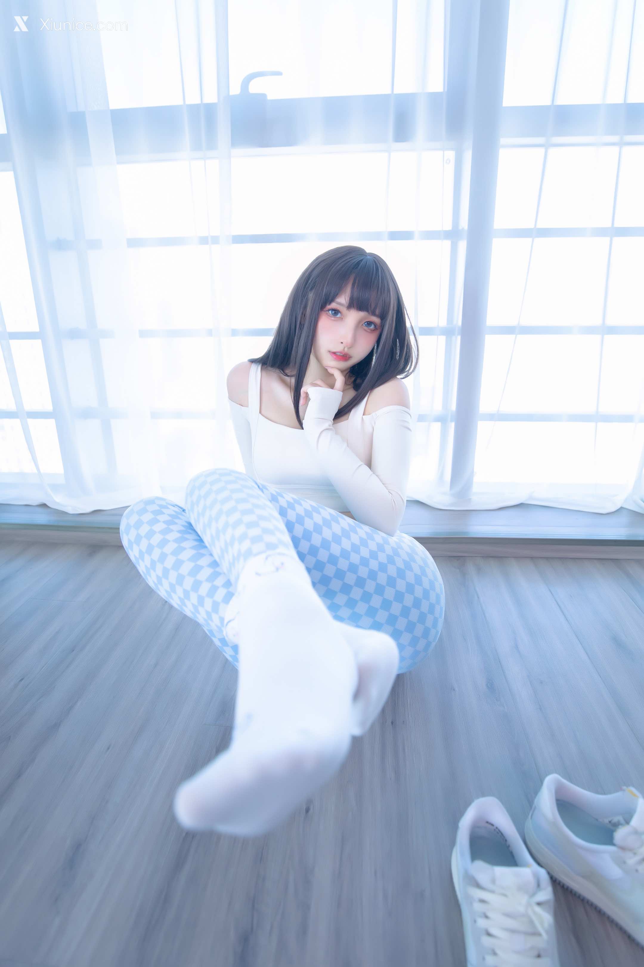Coser@神楽坂真冬 Vol.103 蓝白格 第39张