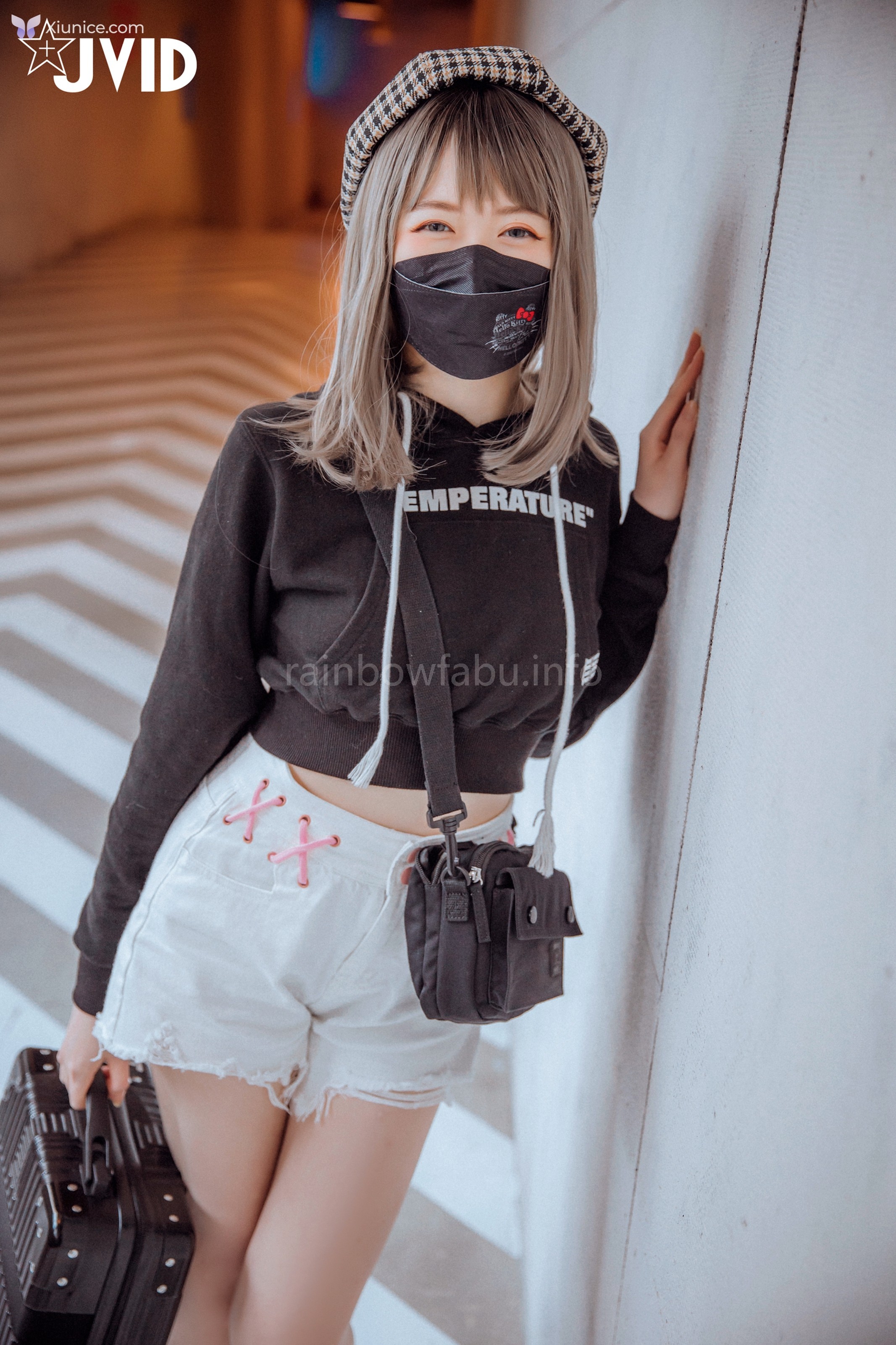 JVID 卯咪 – 纖細身材完美的腰身天使的外表隱藏不了內心的工口平常沒拍照的她兼職做片場修片師 第96张
