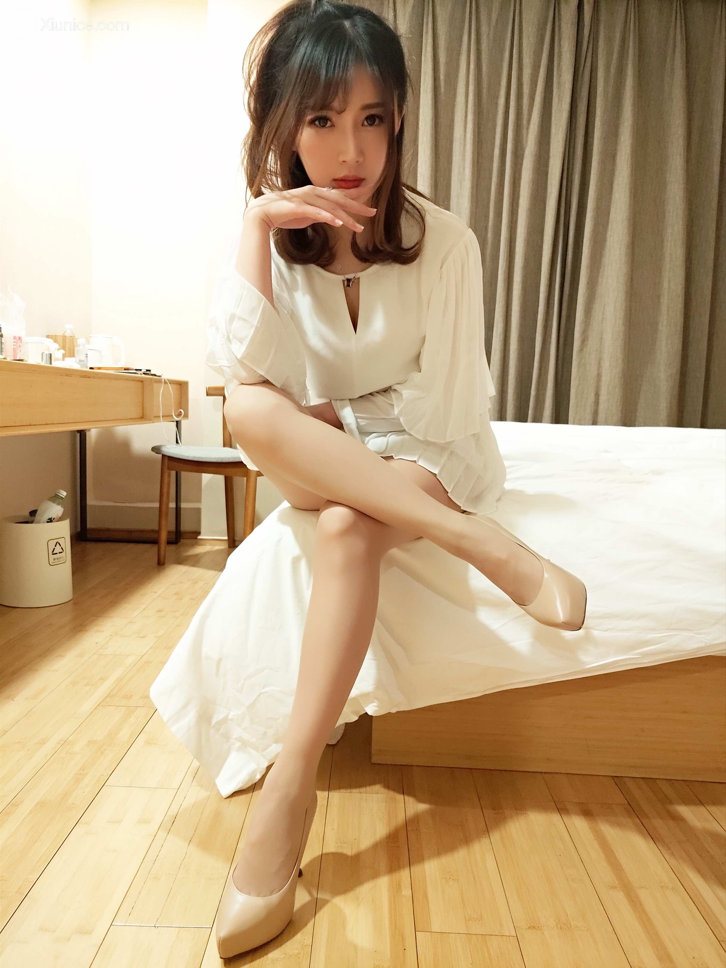 Coser@小女巫露娜 Vol.001 OL风肤色连裤袜 第27张