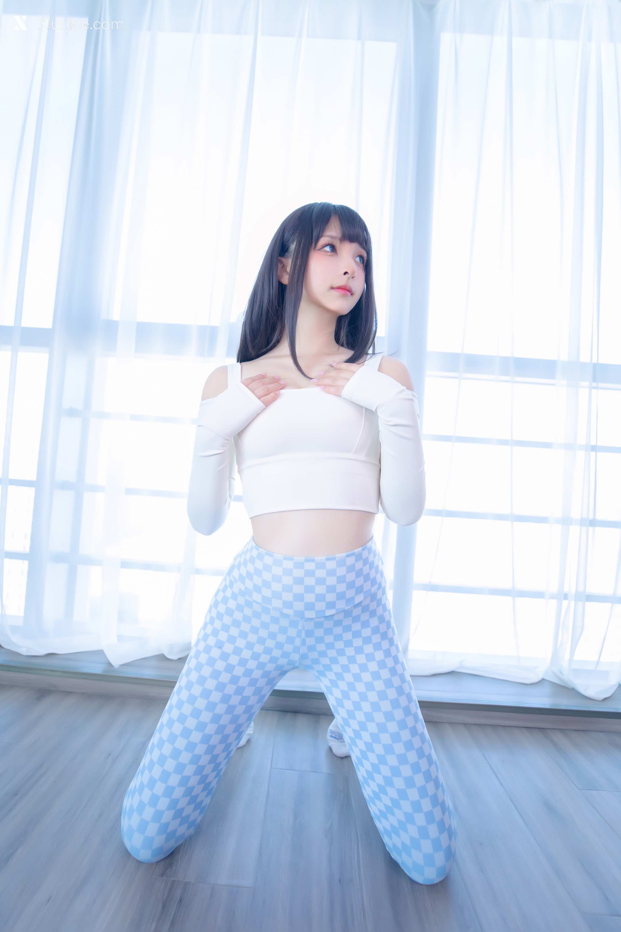 Coser@神楽坂真冬 Vol.103 蓝白格 第11张