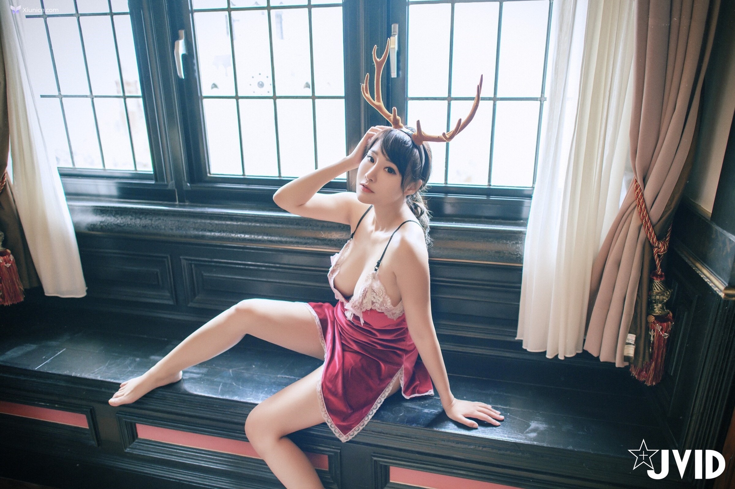 JVID Lele 樂樂 – 全輯上空無碼巨乳女神 樂樂鹿角女孩的報恩 第228张