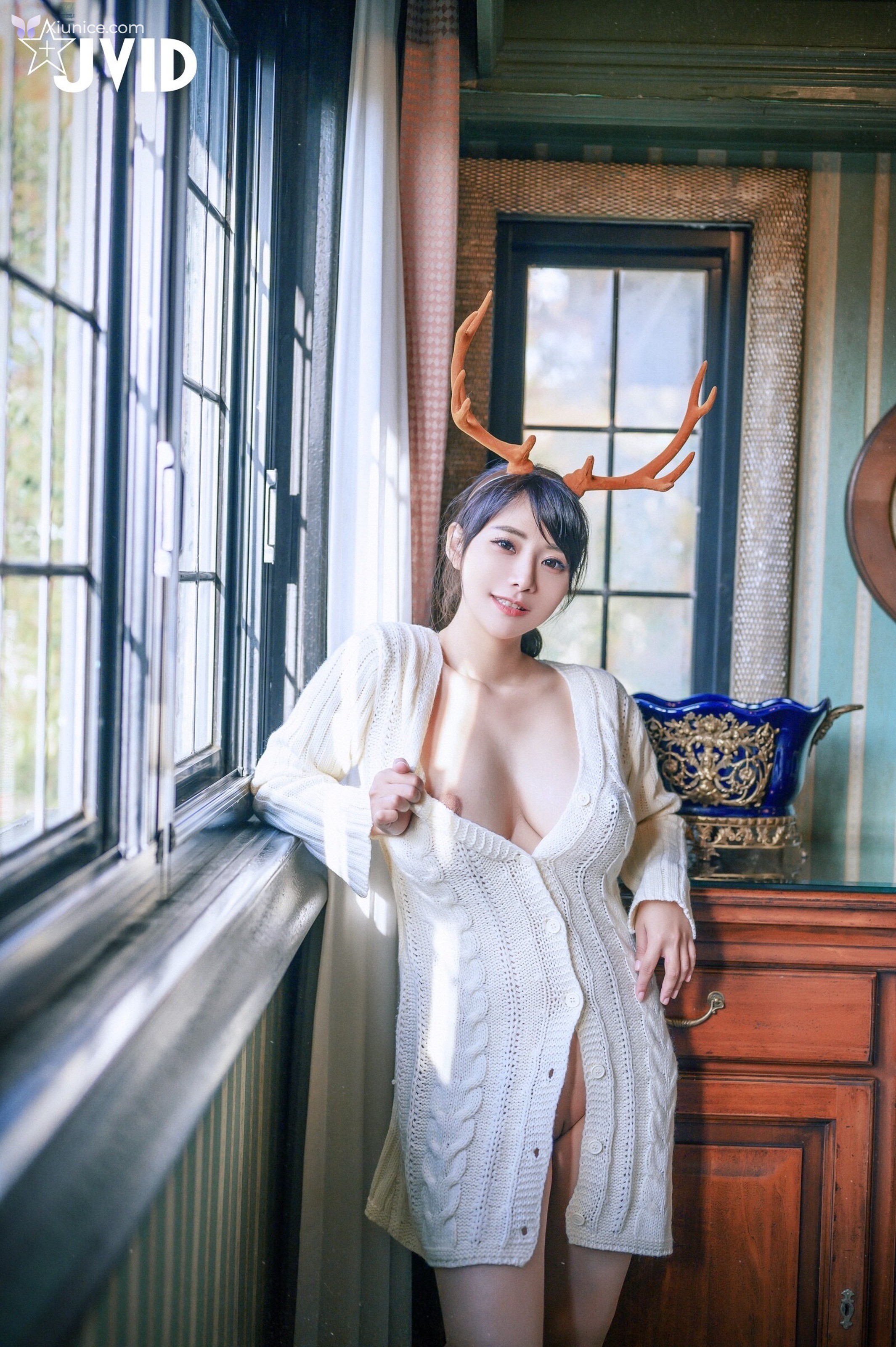 JVID Lele 樂樂 – 全輯上空無碼巨乳女神 樂樂鹿角女孩的報恩 第291张