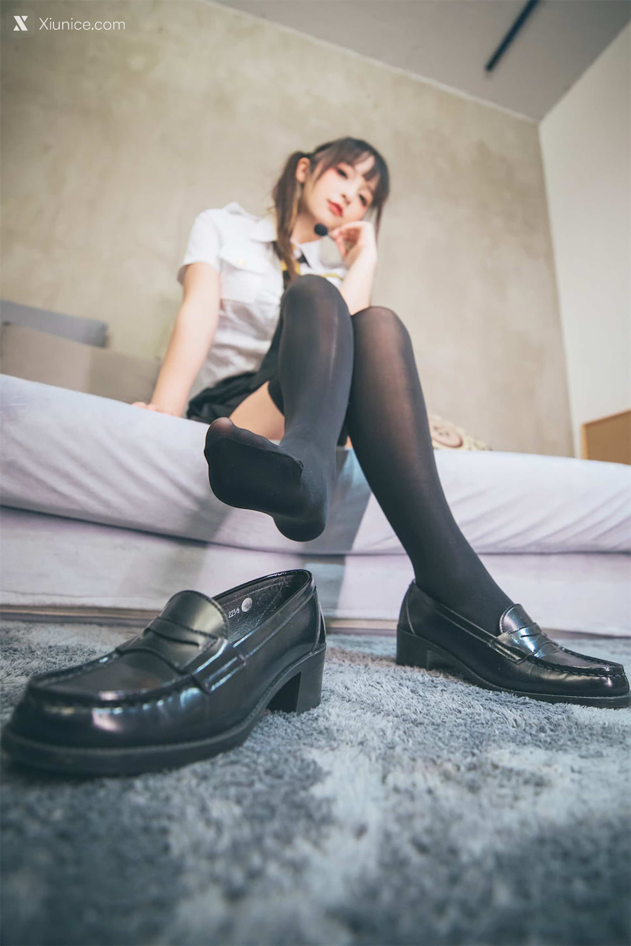 Coser@神楽坂真冬 Vol.081 绝对企画-黑丝皮衣《お帰りなさい、指揮官》 第109张