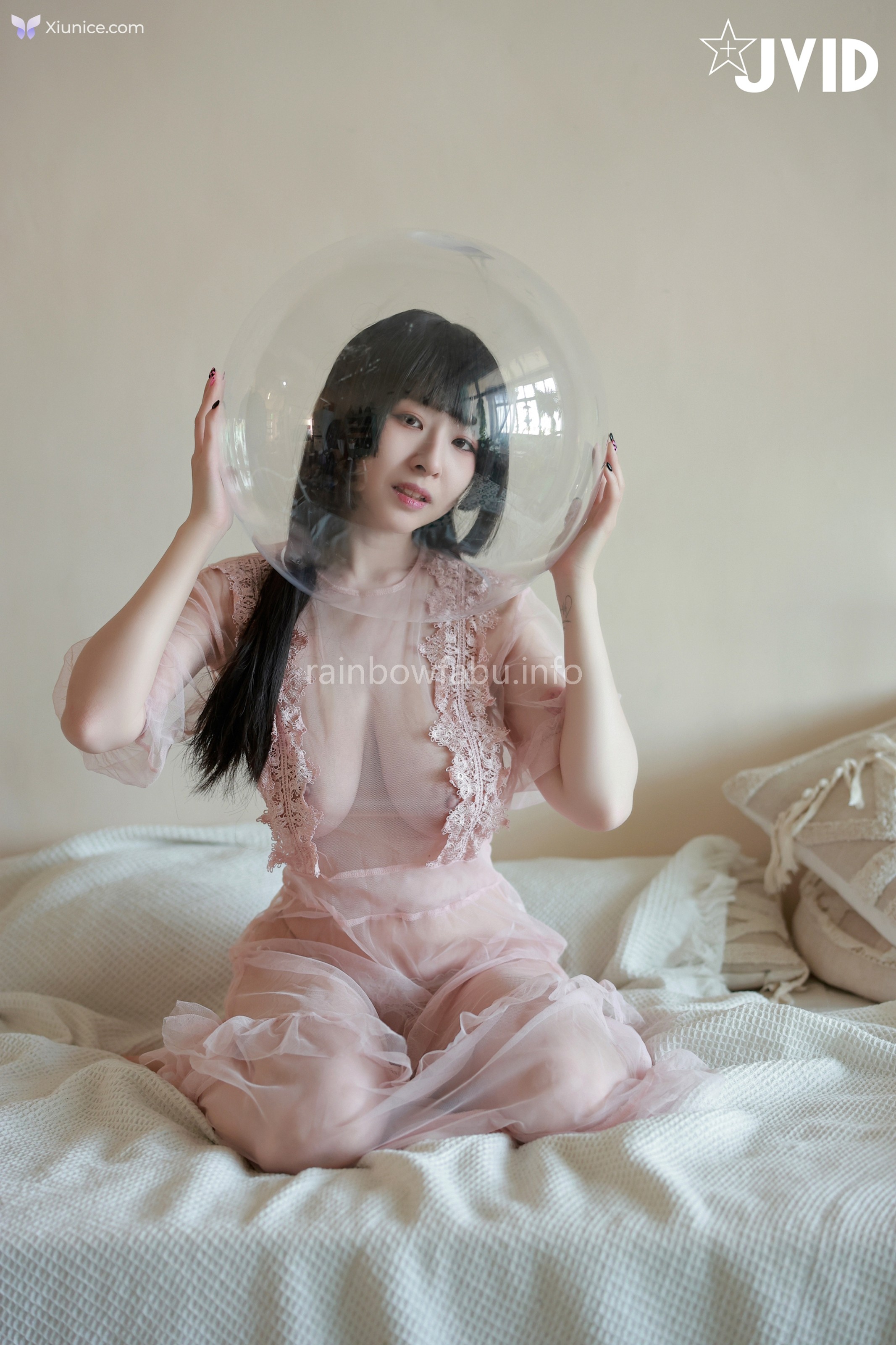 JVID 黎菲兒 – 菲兒在花叢中蹦出誘人巨乳彈出渾圓翹臀極限邊緣的挑逗 第42张