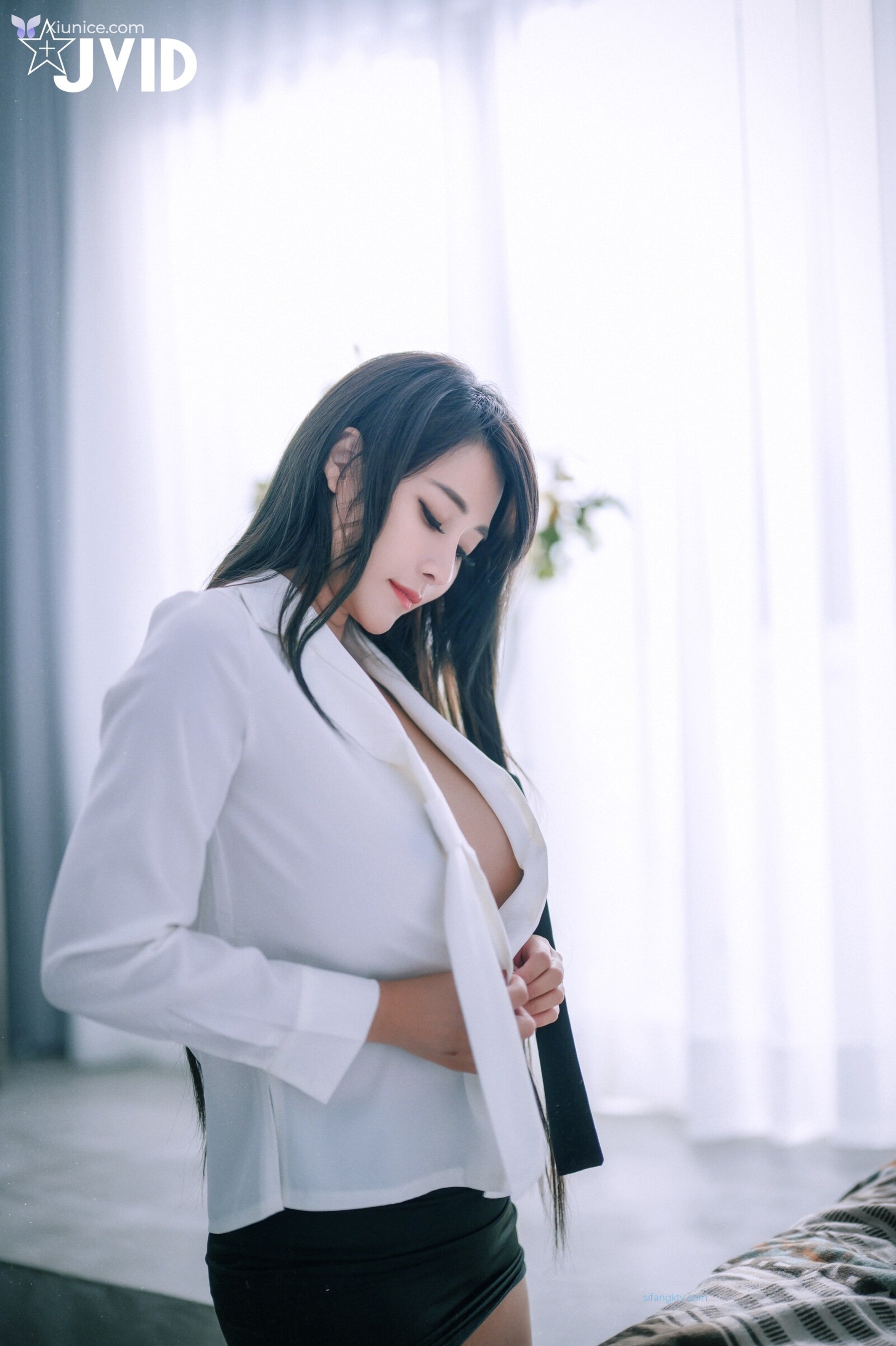 JVID Lele 樂樂 – 偷偷關注了住在隔壁的巨乳OL一年三個月終於對她展開功勢後結果反而被主動騎乘 第44张