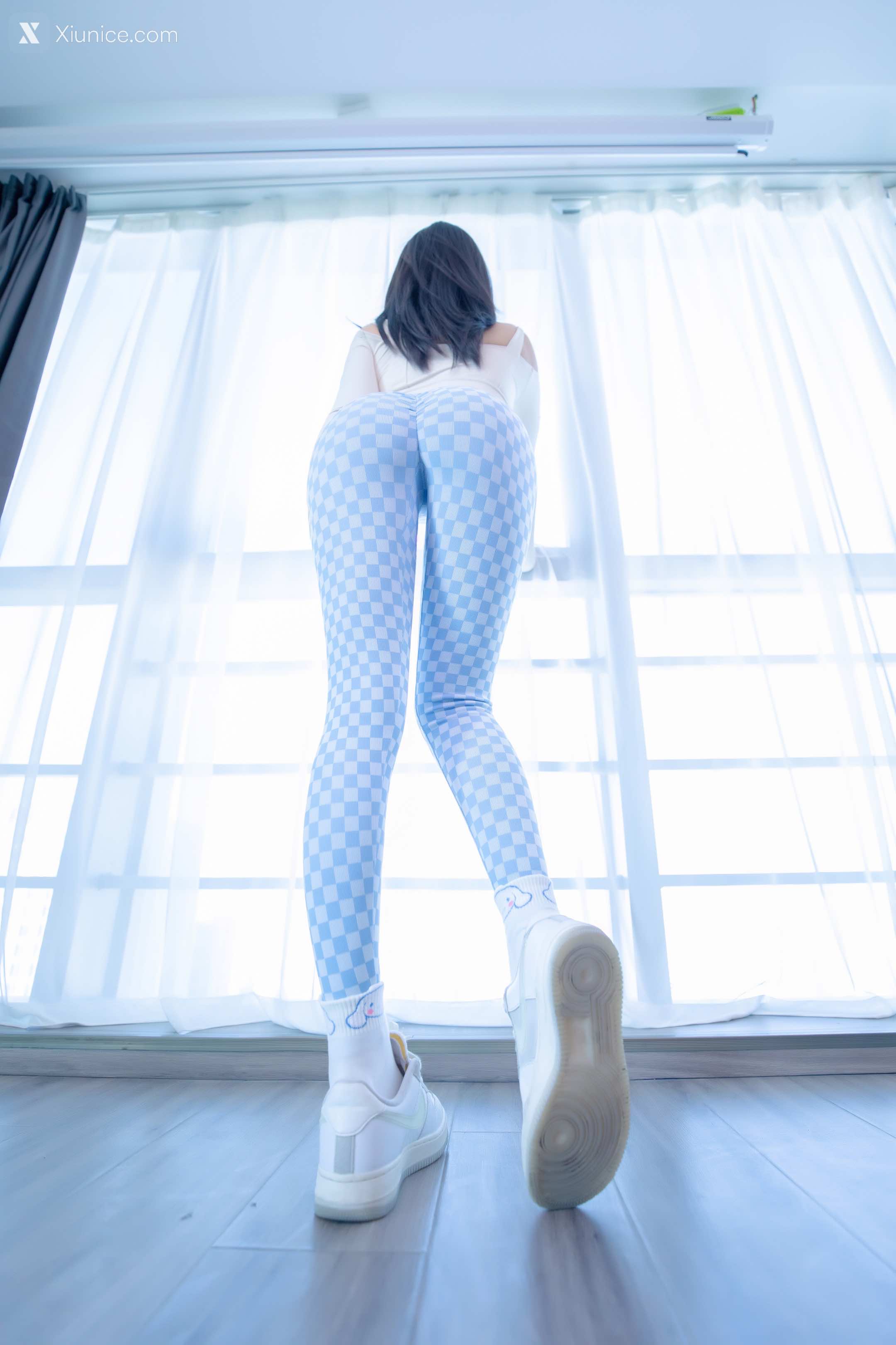 Coser@神楽坂真冬 Vol.103 蓝白格 第68张