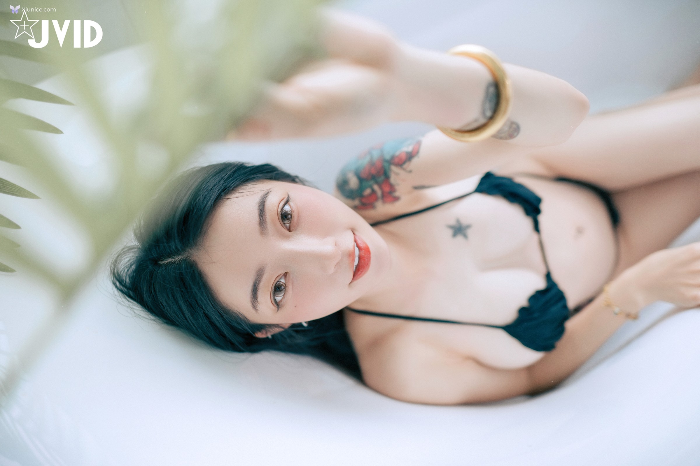 JVID 飄飄哥 – 濕身透點情慾互動超透膚の激色比基尼飄飄哥遭揉胸抓奶畫面淫慾滿點嫩鮑慘遭魔爪襲擊開擋史庫水透出白虎形狀超誘人 第34张