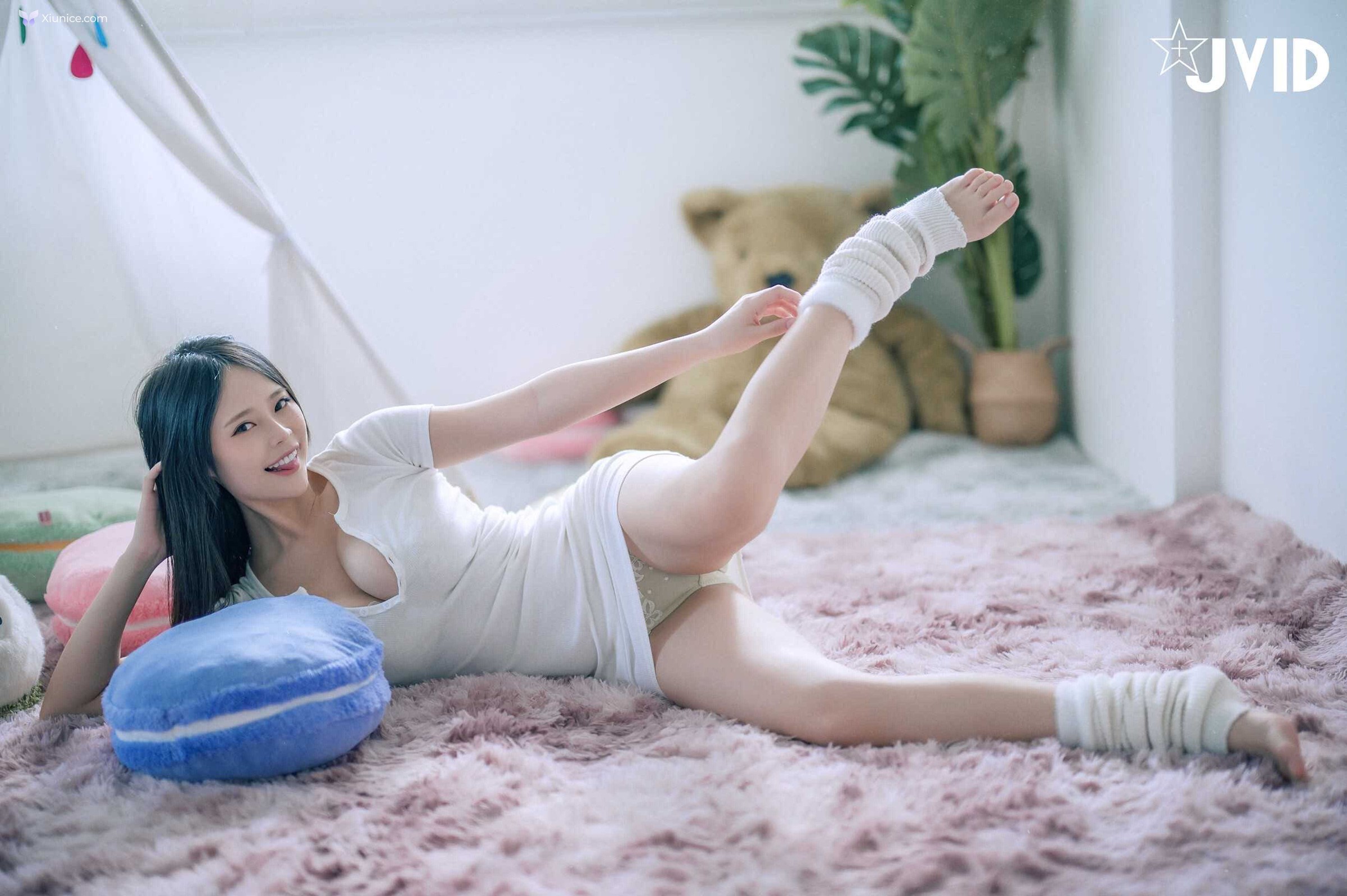 JVID 謝夏天 – 近60萬粉絲的巨乳網紅直播主脫了首次挑戰性感寫真大秀超美G奶 第108张