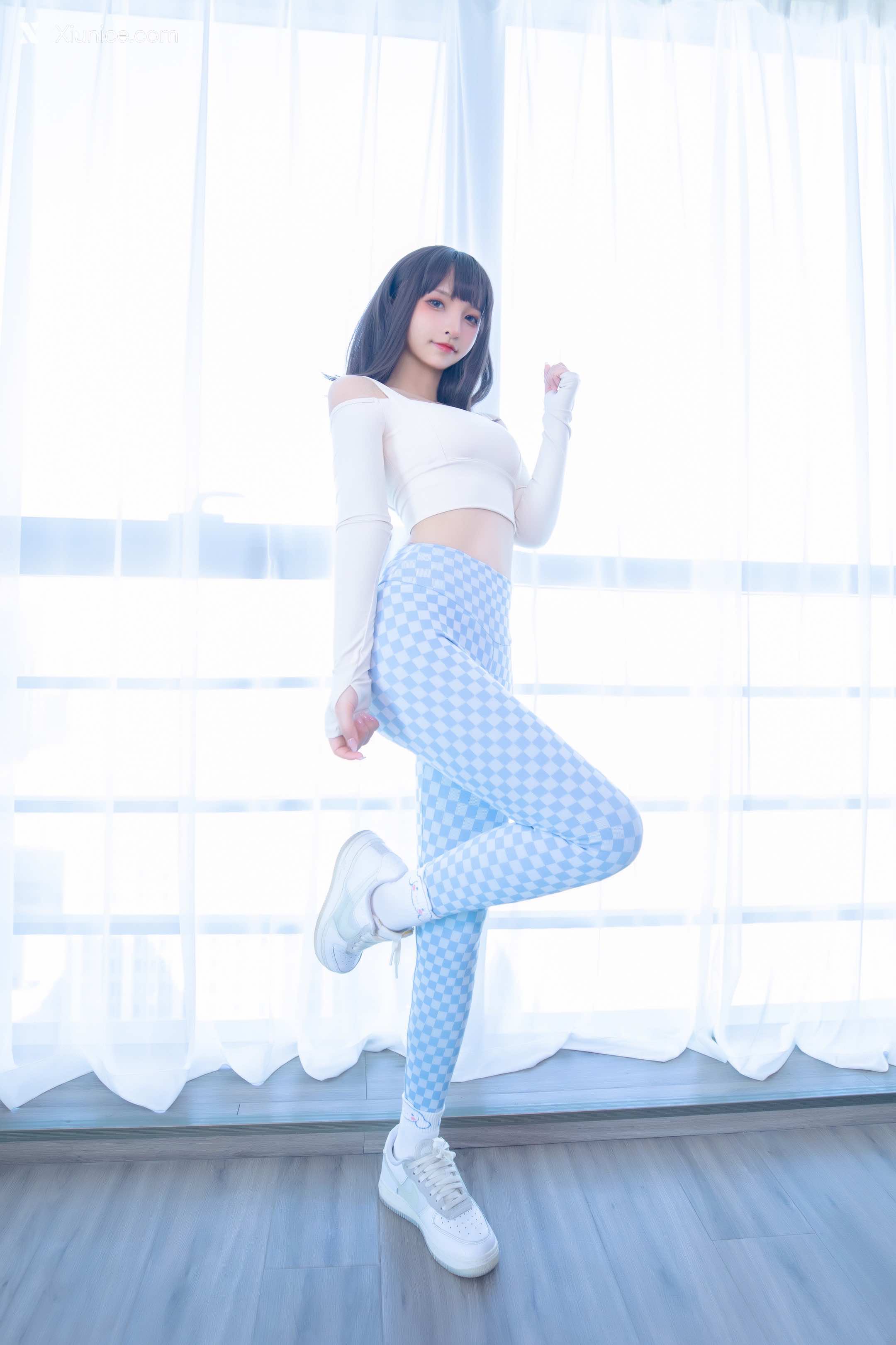 Coser@神楽坂真冬 Vol.103 蓝白格 第58张